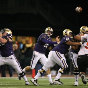 Washington quarterback No. 10 Jake Locker