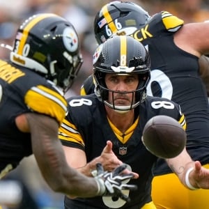 Thursday Night Football picks for Pittsburgh Steelers vs Cleveland Browns Aaron Rodgers