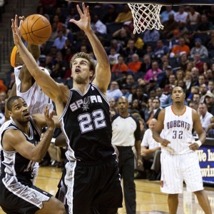 San Antonio Spurs forward Tiago Splitter