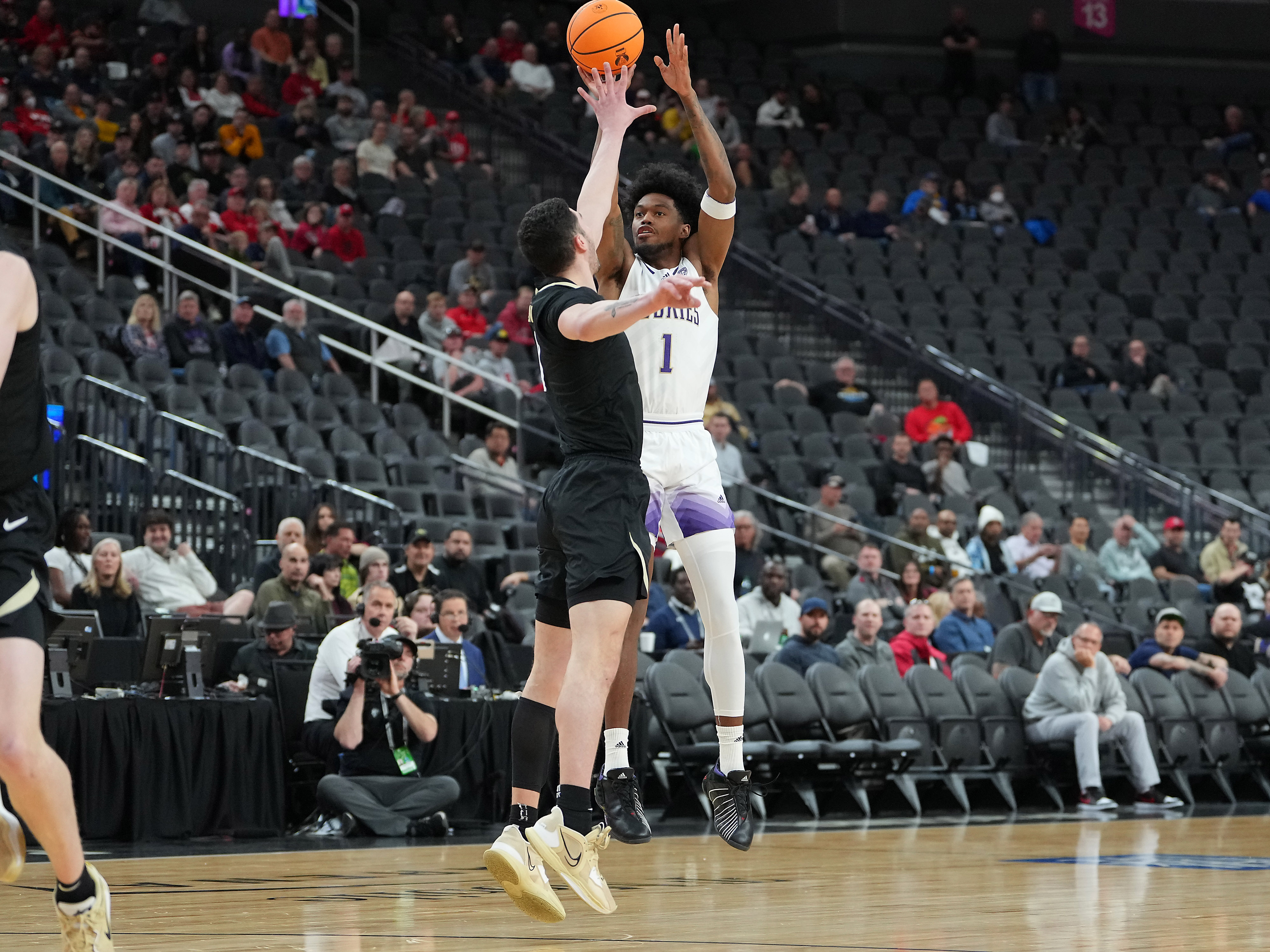 College basketball handicapping major conference dark horses Keion Brooks Jr Washington Huskies