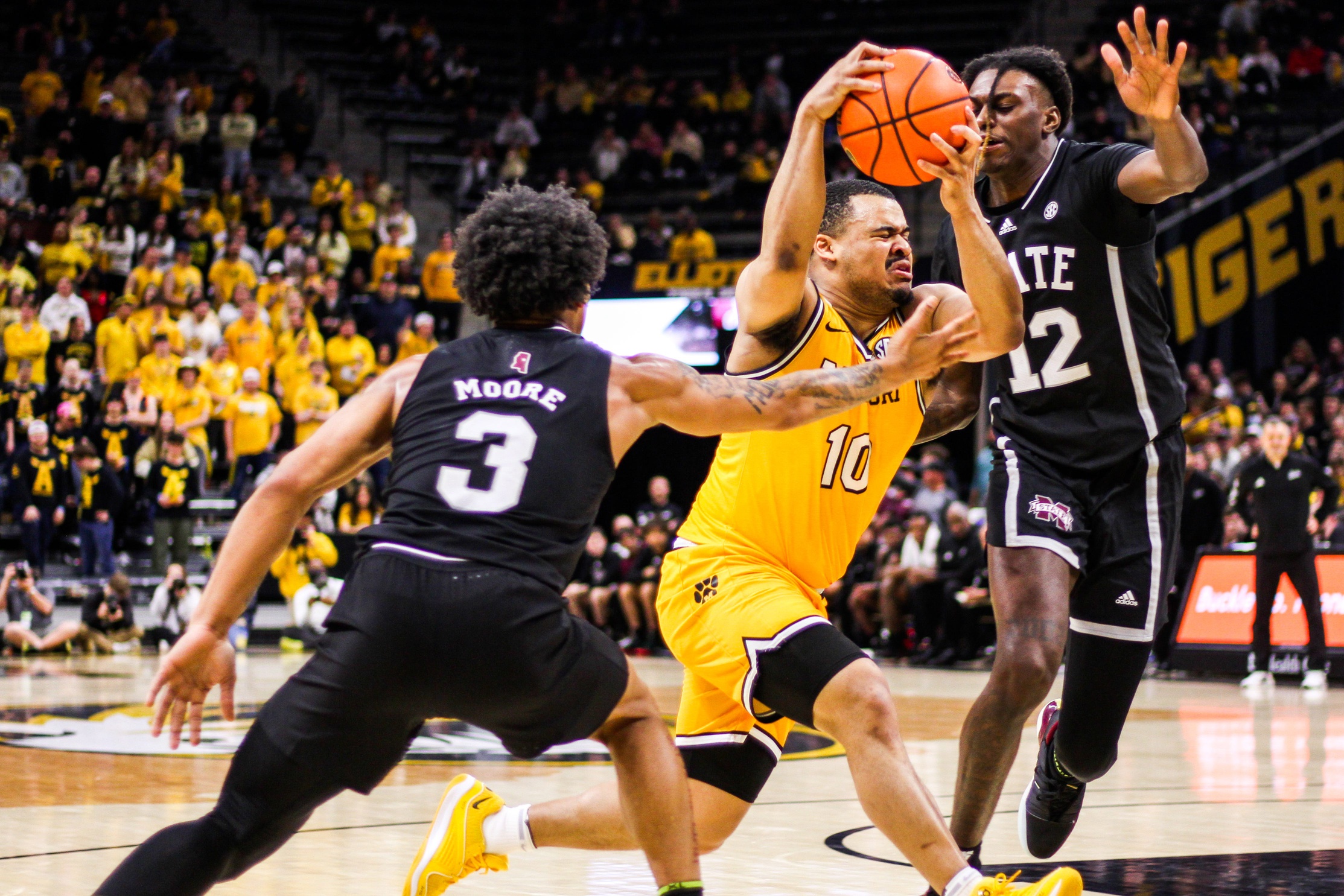 College basketball hot and cold ATS and over under Nick Honor Missouri Tigers