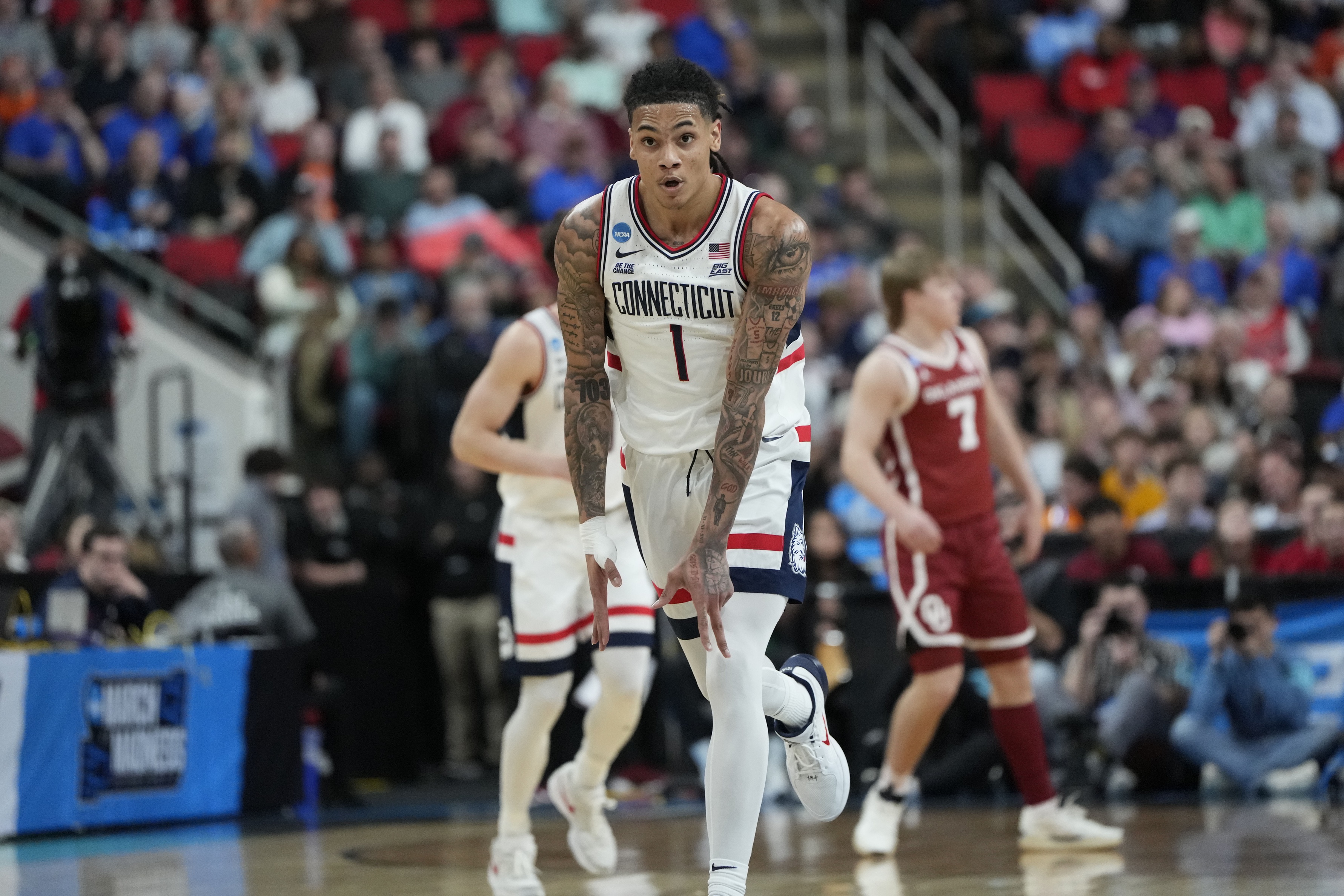 College basketball National Championship odds Solo Ball UConn Huskies
