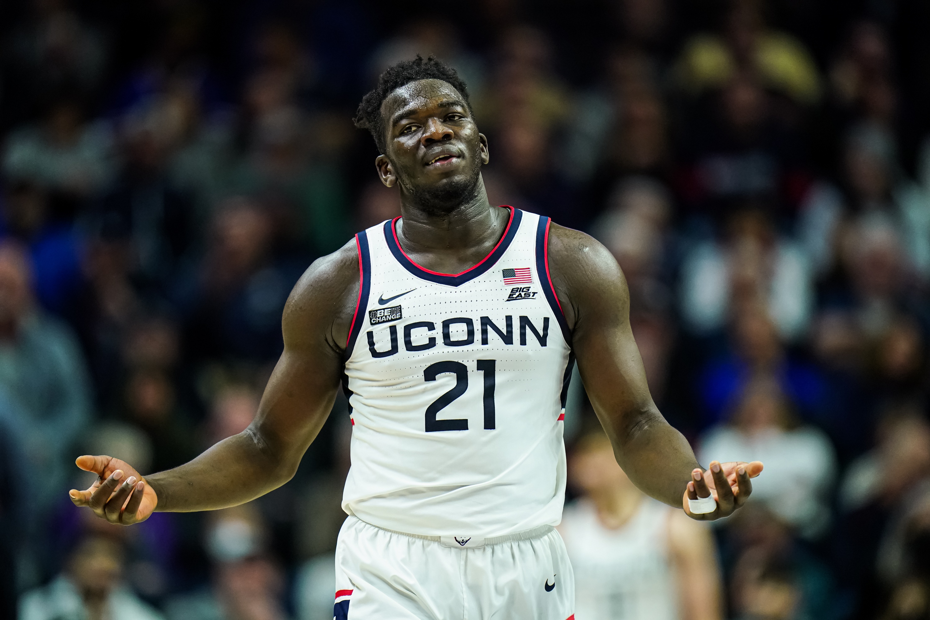 college basketball picks Adama Sanogo Connecticut Huskies predictions best bet odds