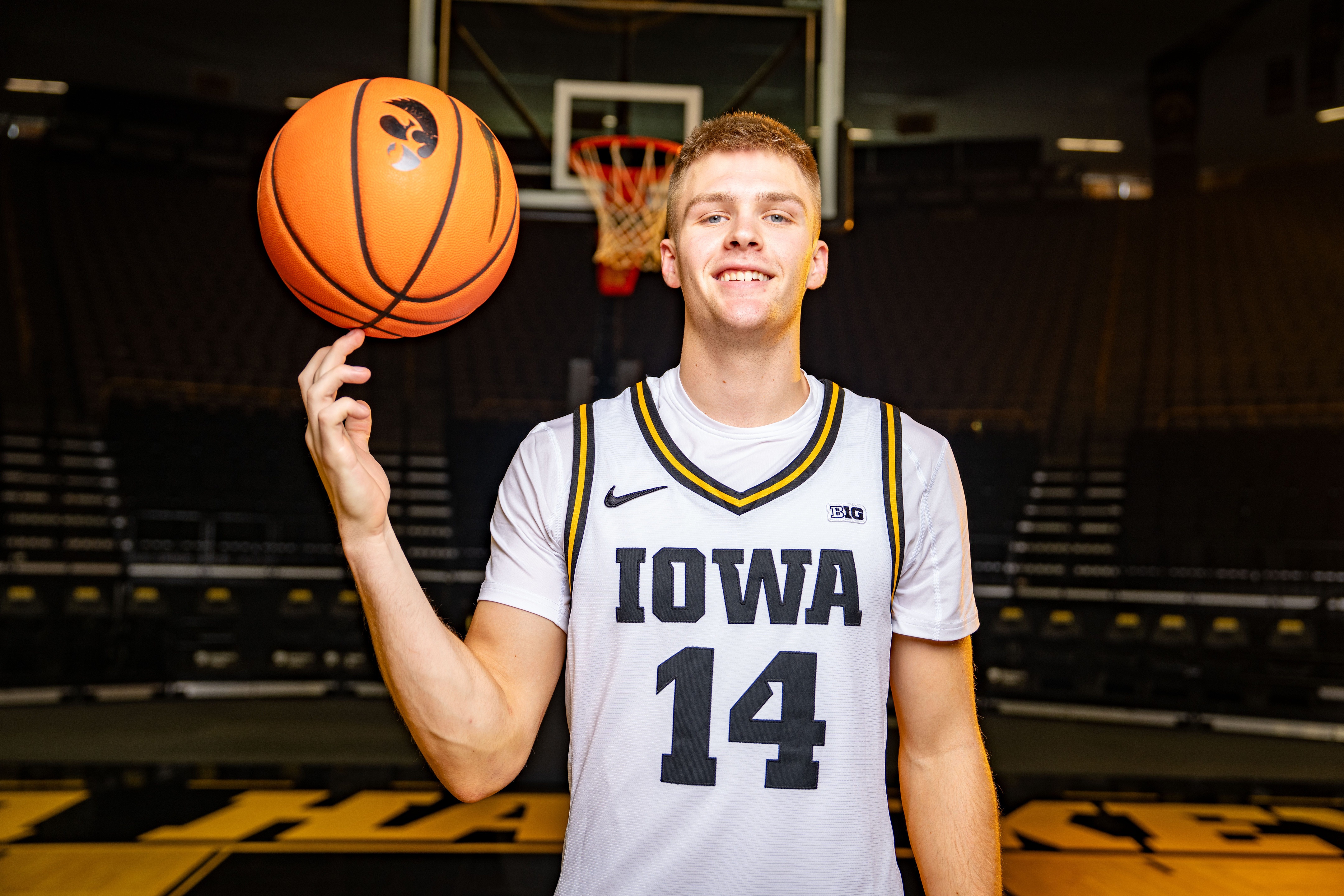 college basketball picks Bennett Stirtz Iowa Hawkeyes predictions best bet odds