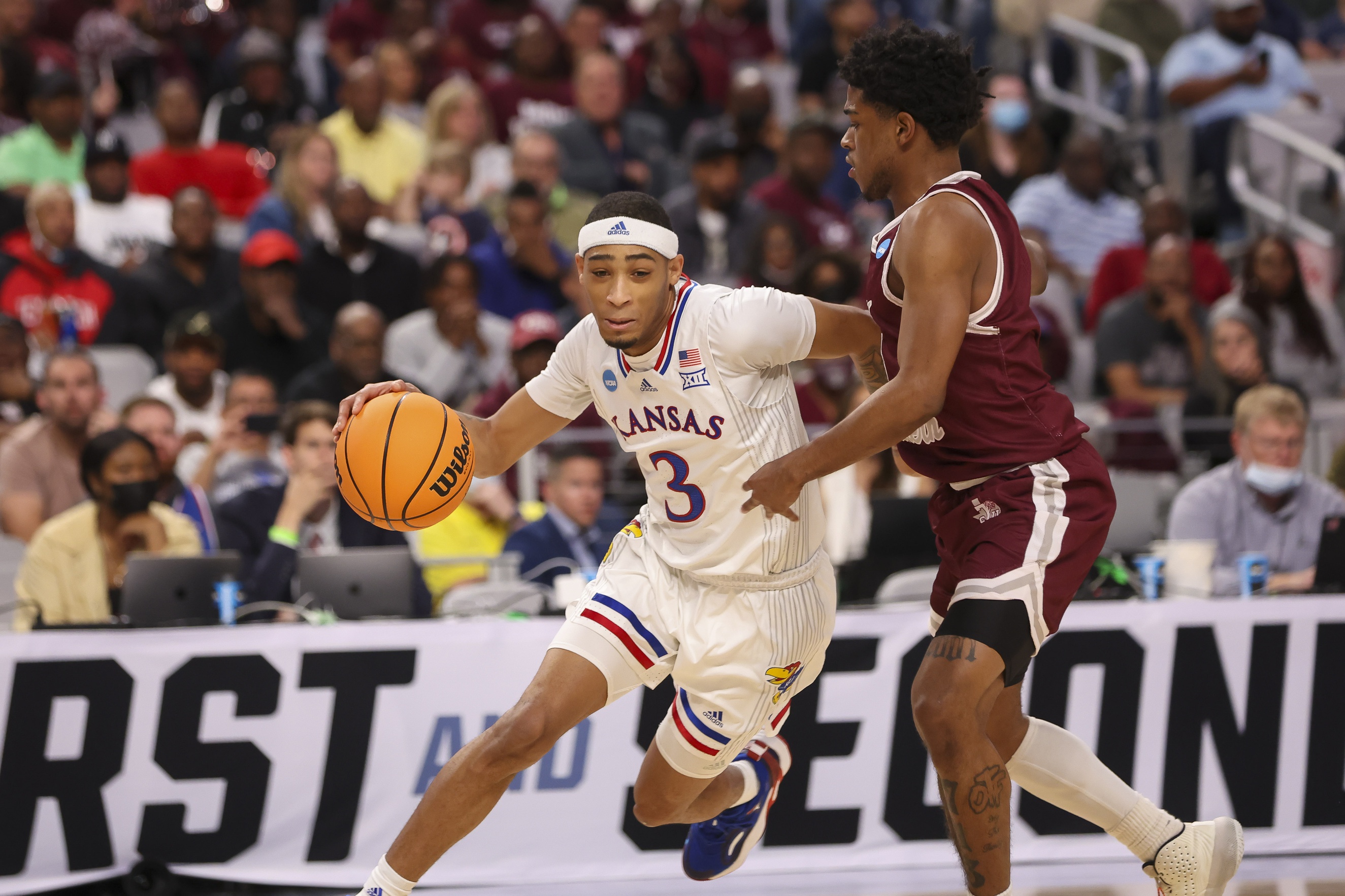 college basketball picks Dajuan Harris Kansas Jayhawks predictions best bet odds