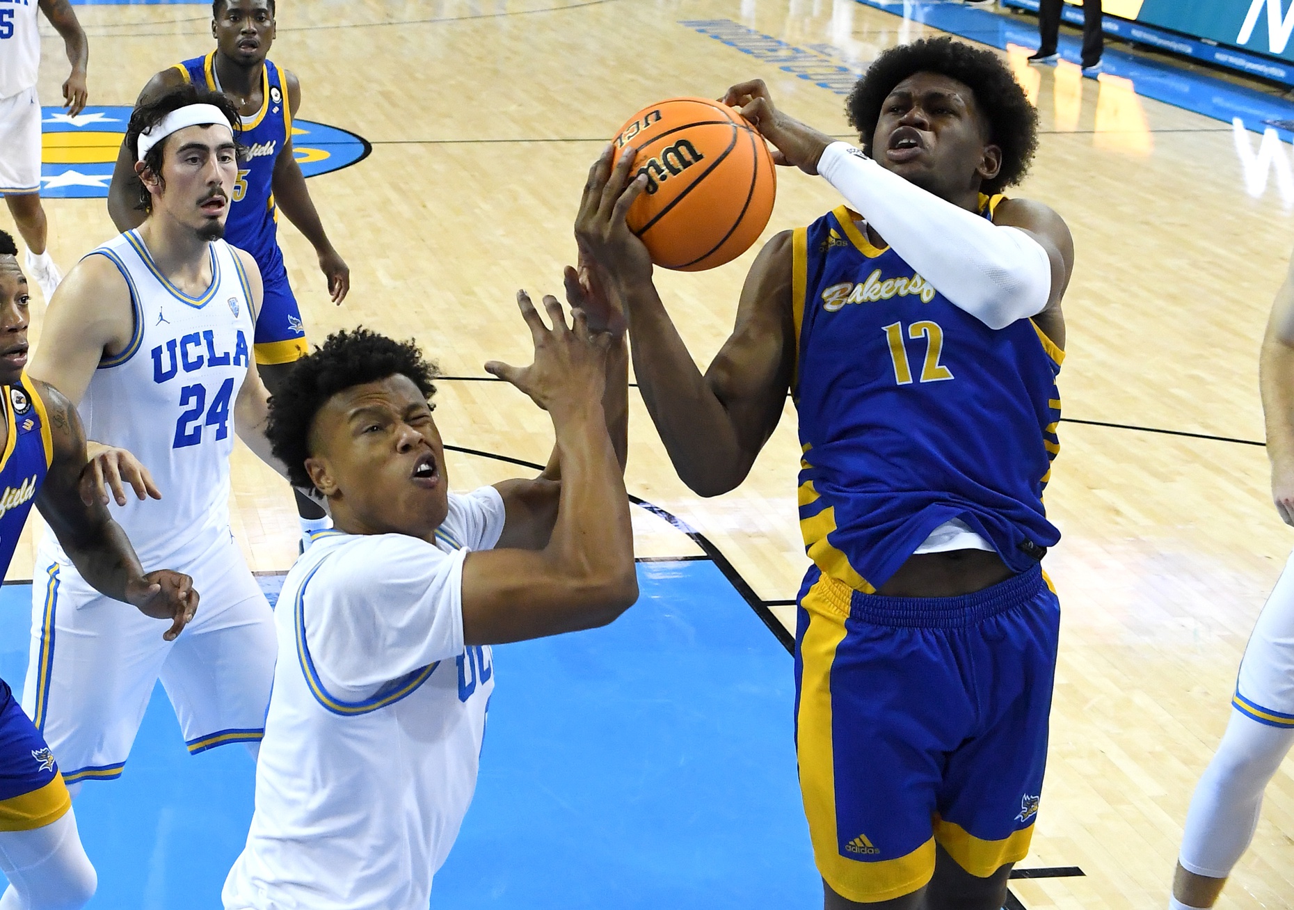 college basketball picks David Walker UTSA Roadrunners predictions best bet odds