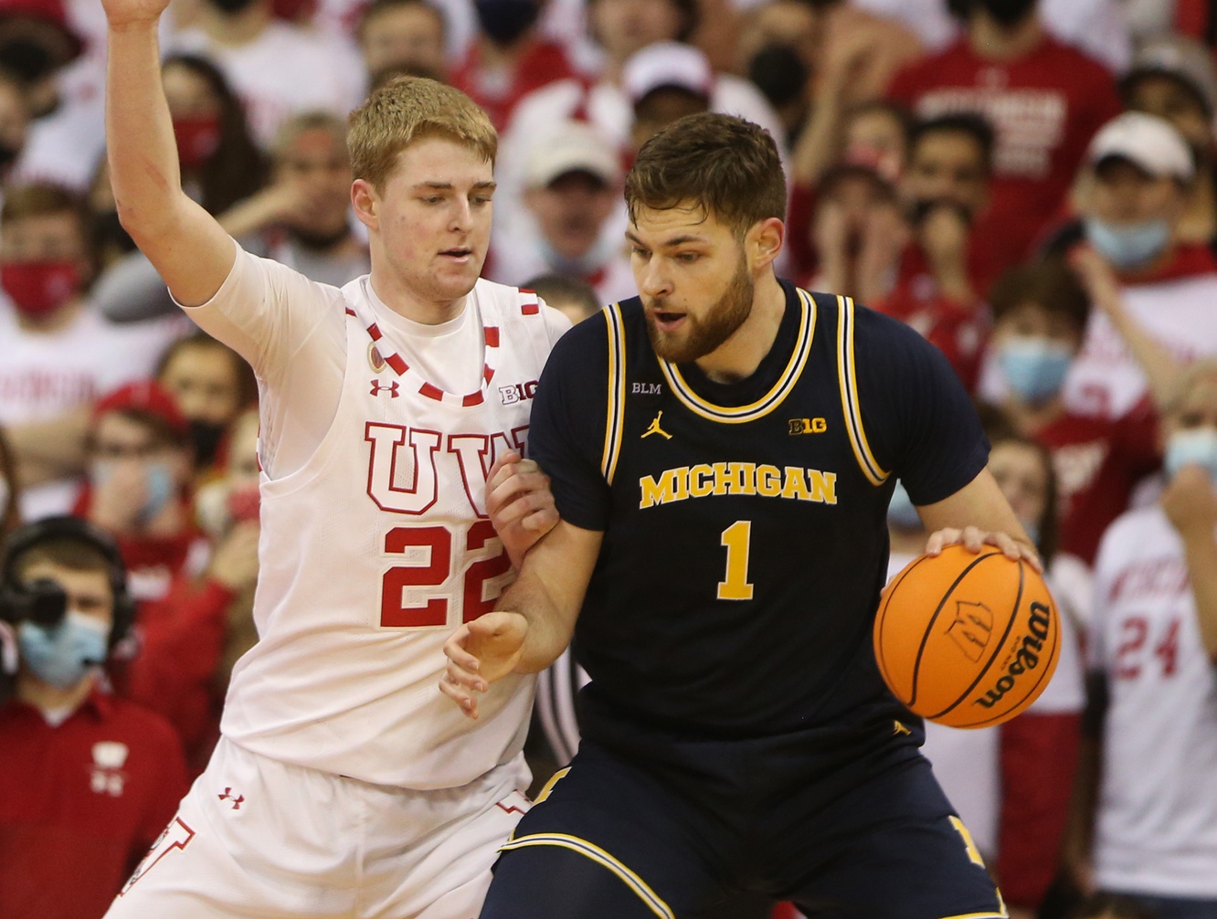college basketball picks Hunter Dickinson Michigan predictions best bet odds