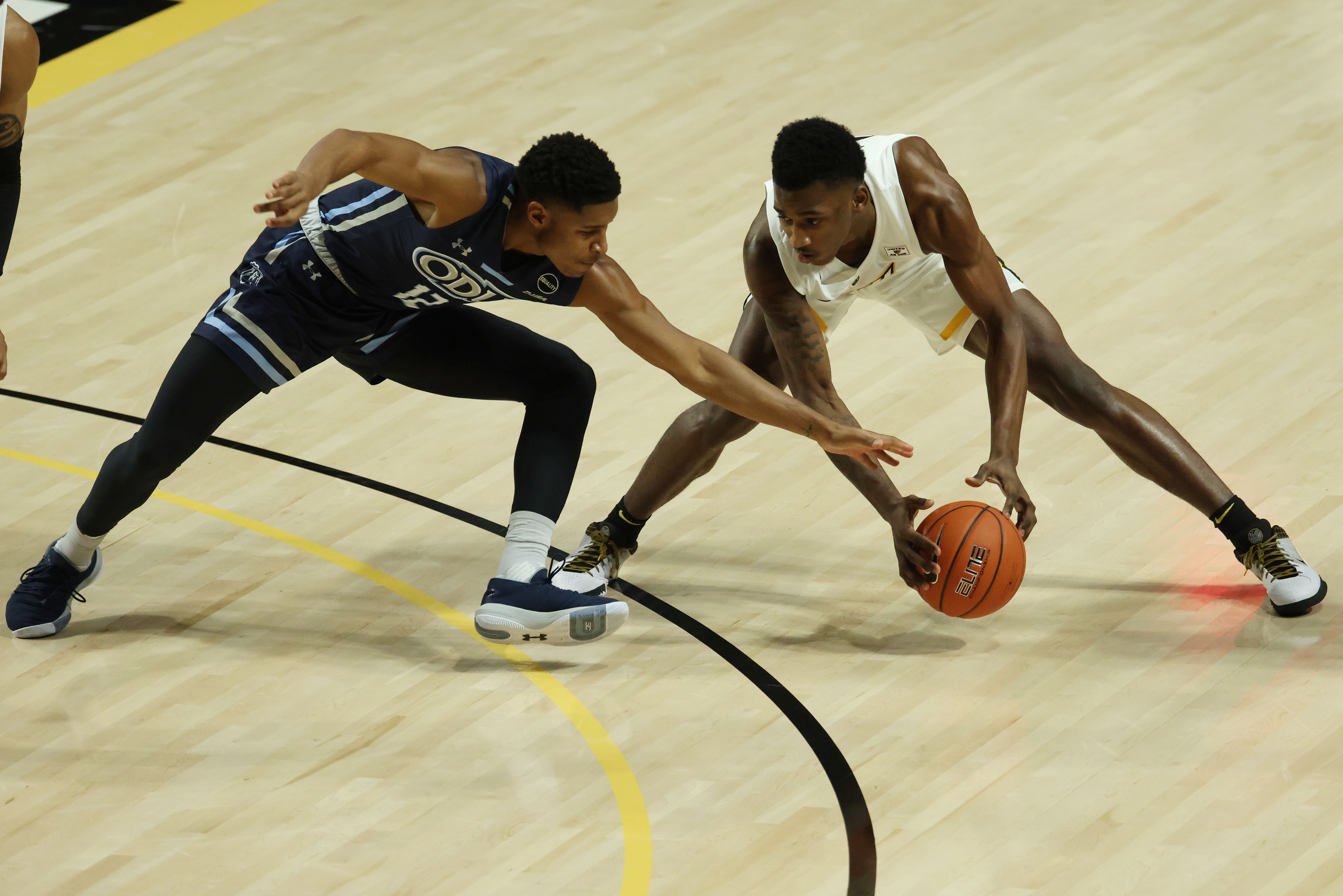 college basketball picks Jaylin Hunter Old Dominion Monarchs predictions best bet odds