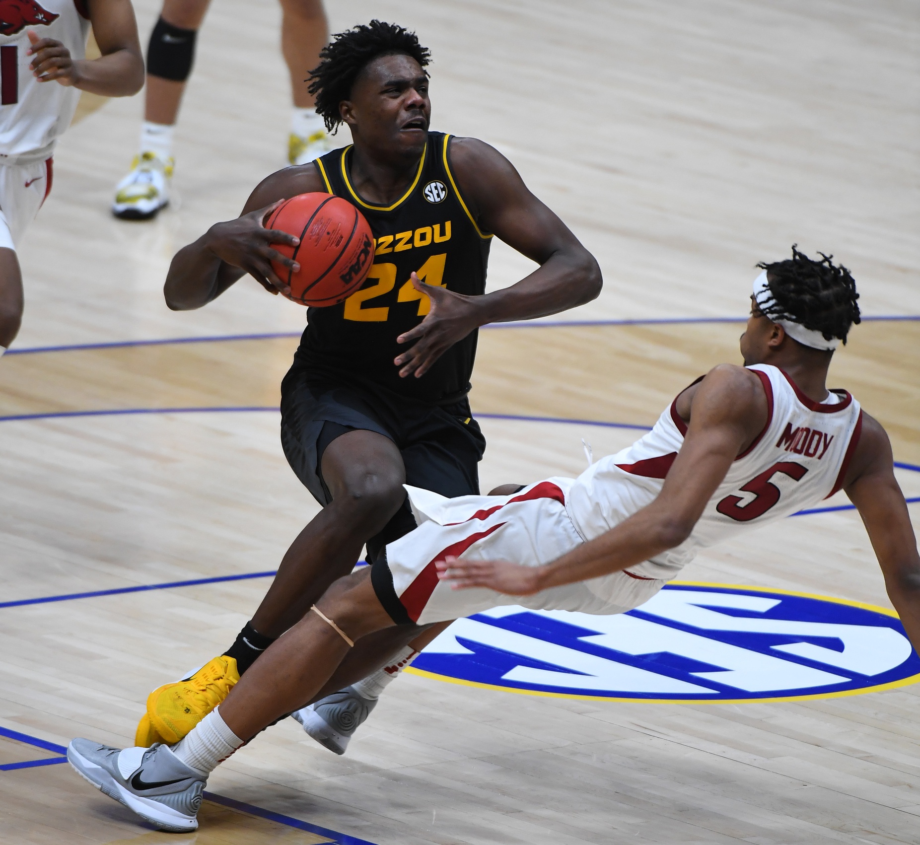 college basketball picks Kobe Brown Missouri Tigers predictions best bet odds