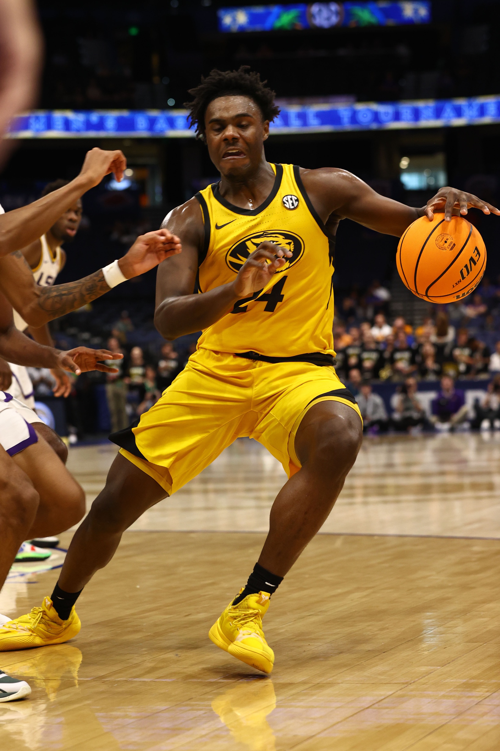college basketball picks Kobe Brown Missouri Tigers predictions best bet odds