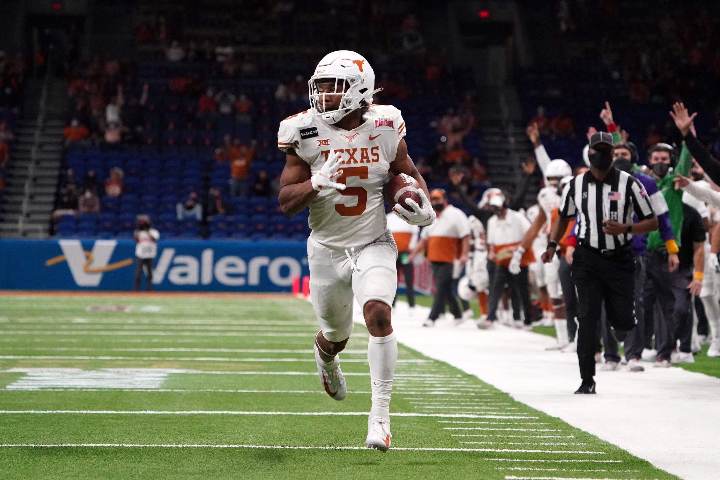 college football picks Bijan Robinson texas longhorns predictions best bet odds