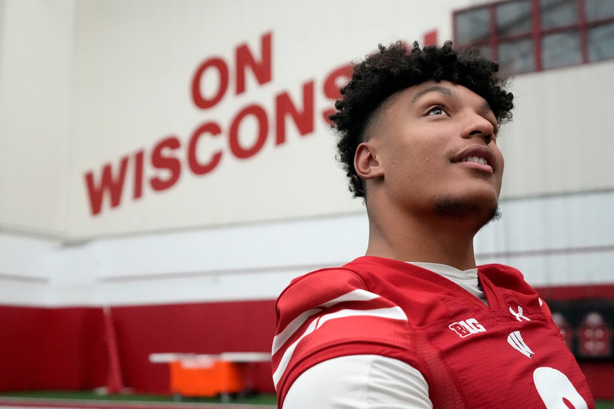 college football picks Braelon Allen Wisconsin Badgers predictions best bet odds