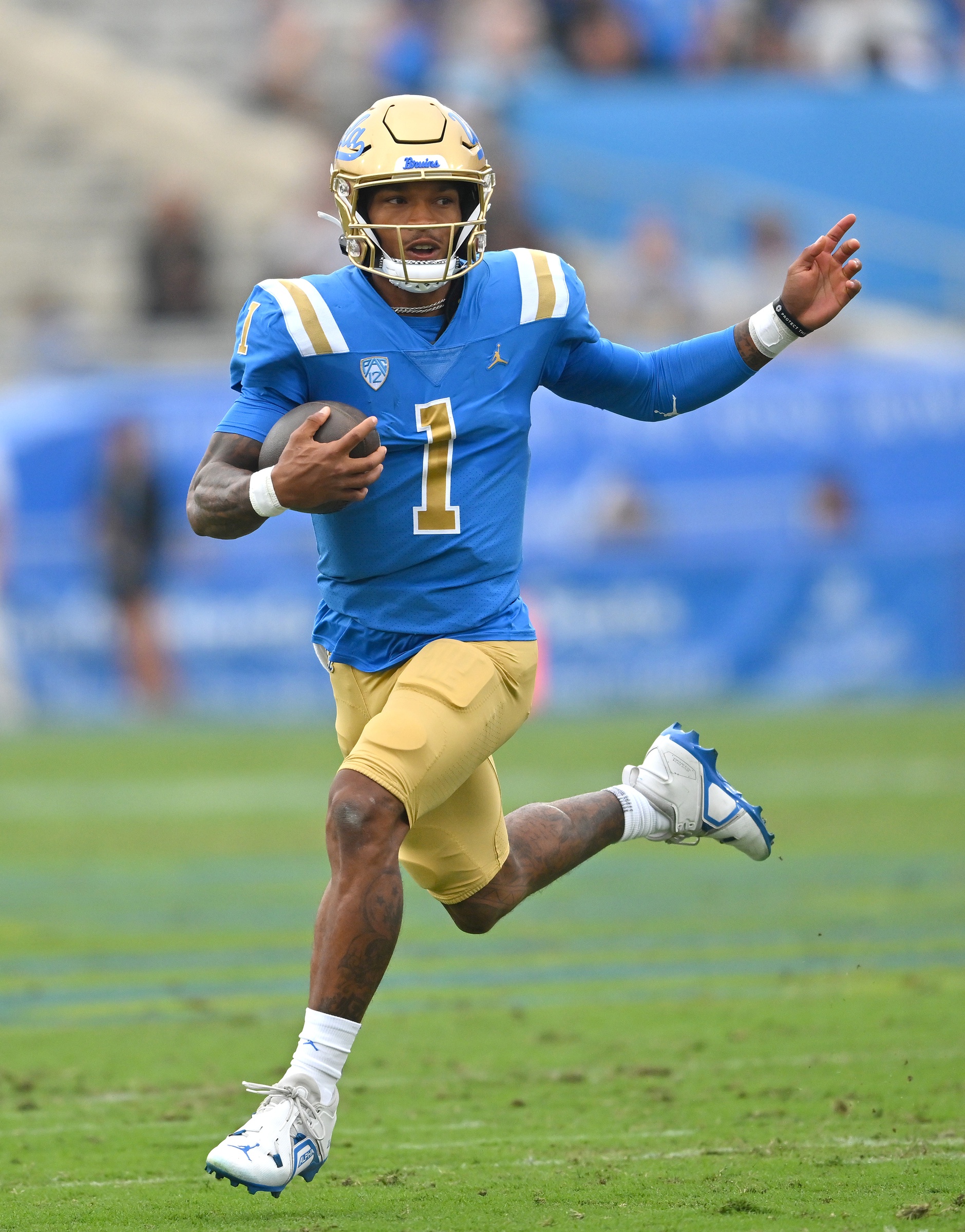 college football picks Dorian Thompson-Robinson ucla bruins predictions best bet odds