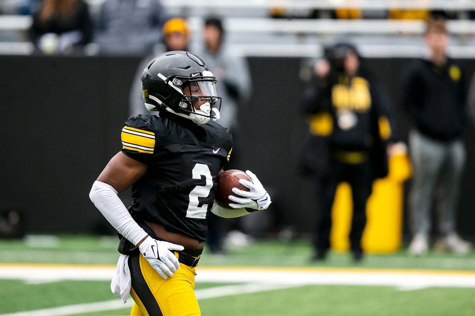 college football picks Kaleb Johnson Iowa Hawkeyes predictions best bet odds
