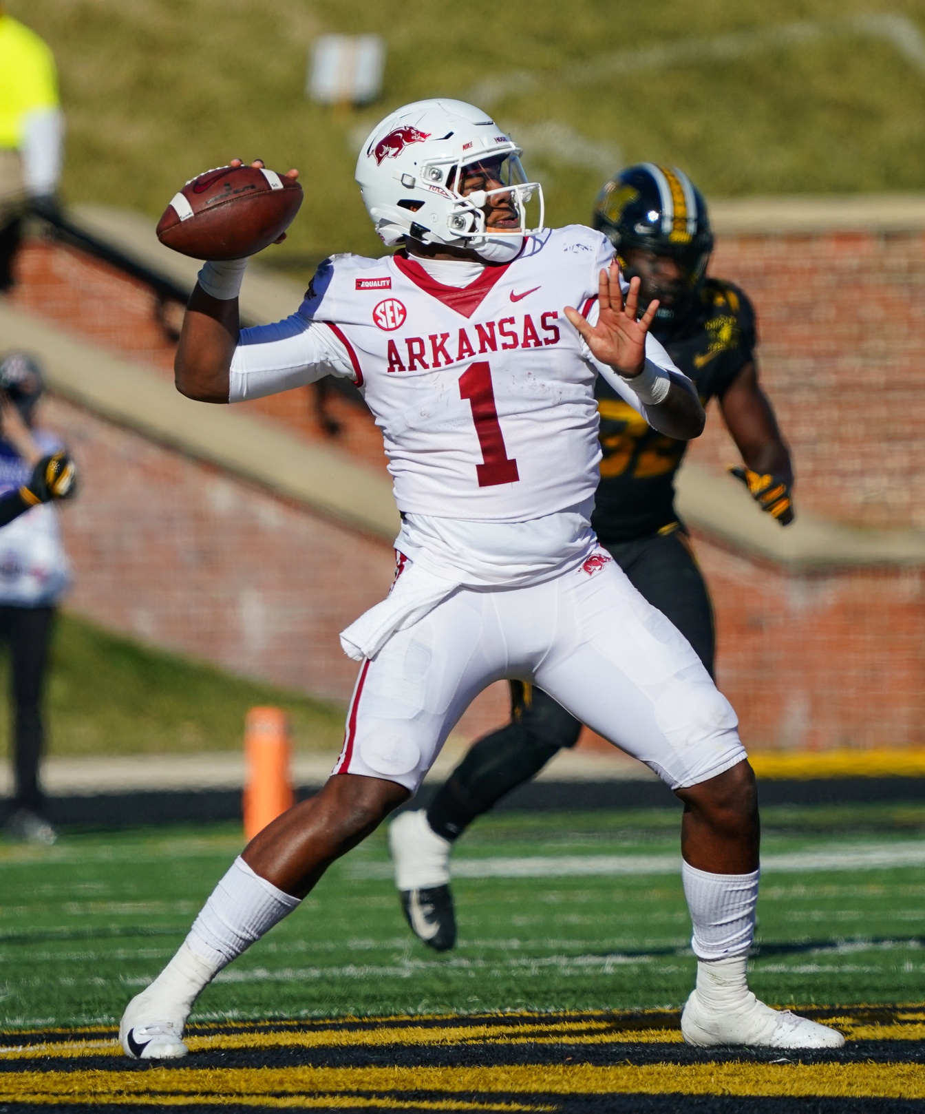 college football picks KJ Jefferson arkansas razorbacks predictions best bet odds