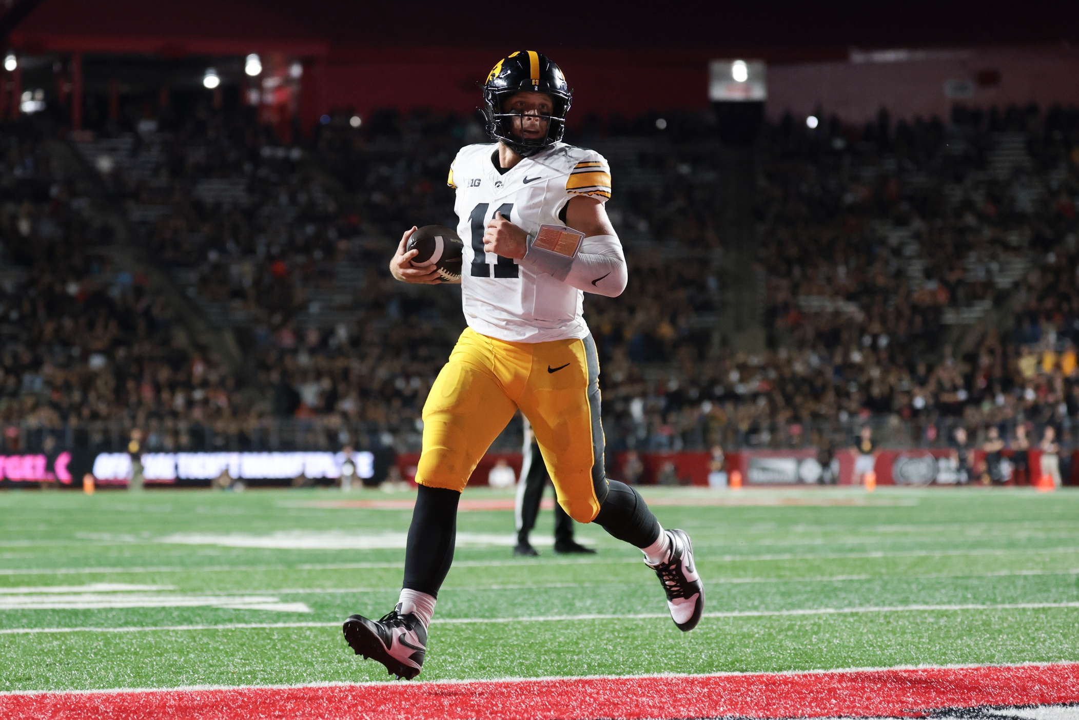 college football picks Mark Gronowski Iowa Hawkeyes predictions best bet odds