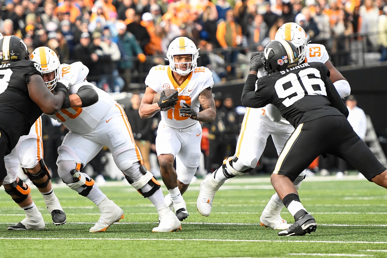 college football picks Mike Matthews Tennessee Volunteers predictions best bet odds