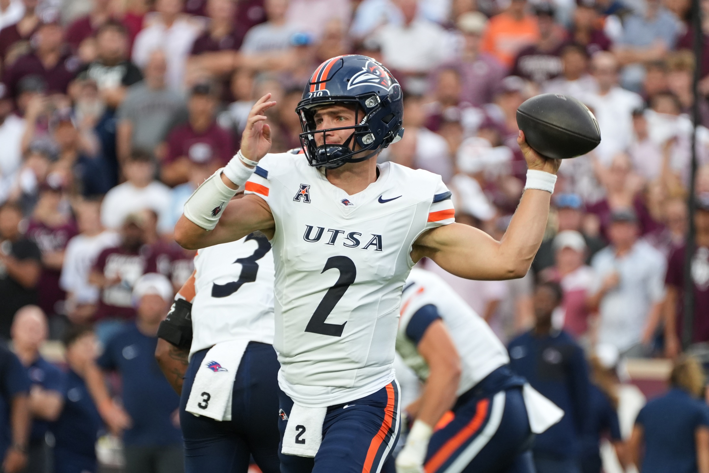 college football picks Owen McCown UTSA Roadrunners predictions best bet odds