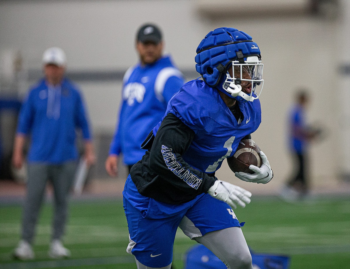 college football picks Ray Davis Kentucky Wildcats predictions best bet odds