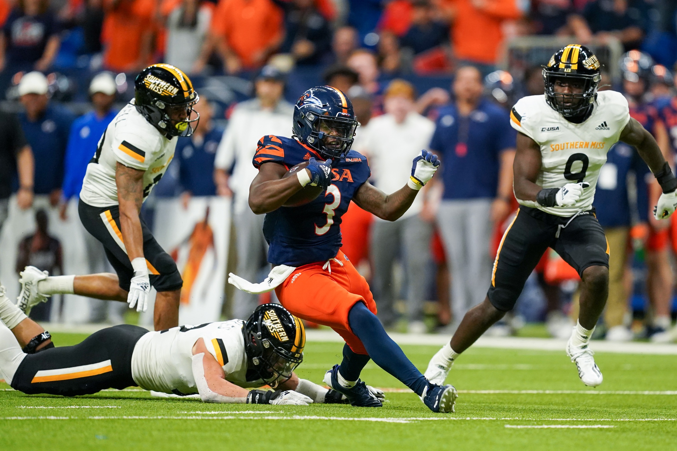 college football picks Sincere McCormick UTSA Roadrunners predictions best bet odds