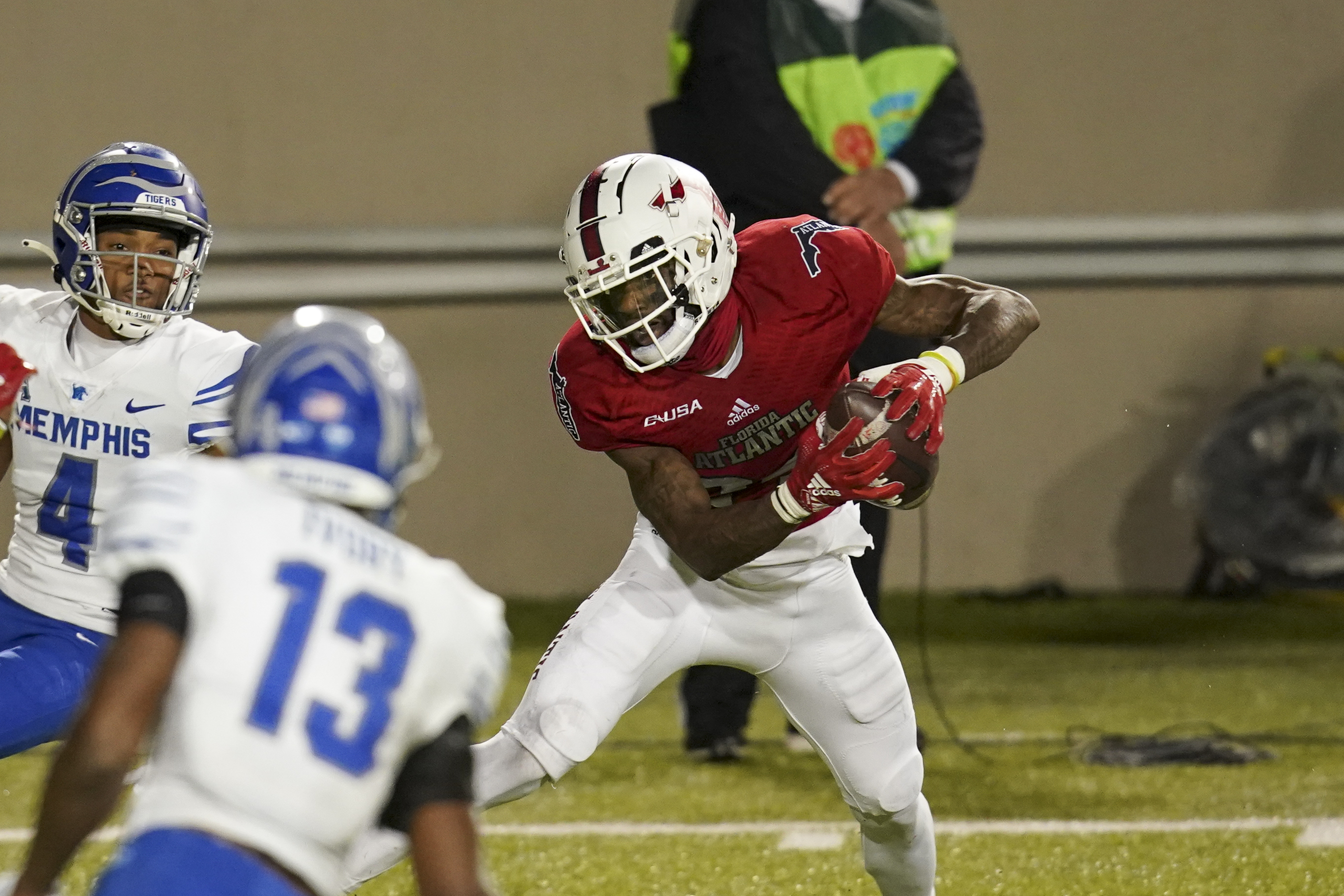 College football picks Zyon Gilbert Florida Atlantic Week 1 mid major predictions