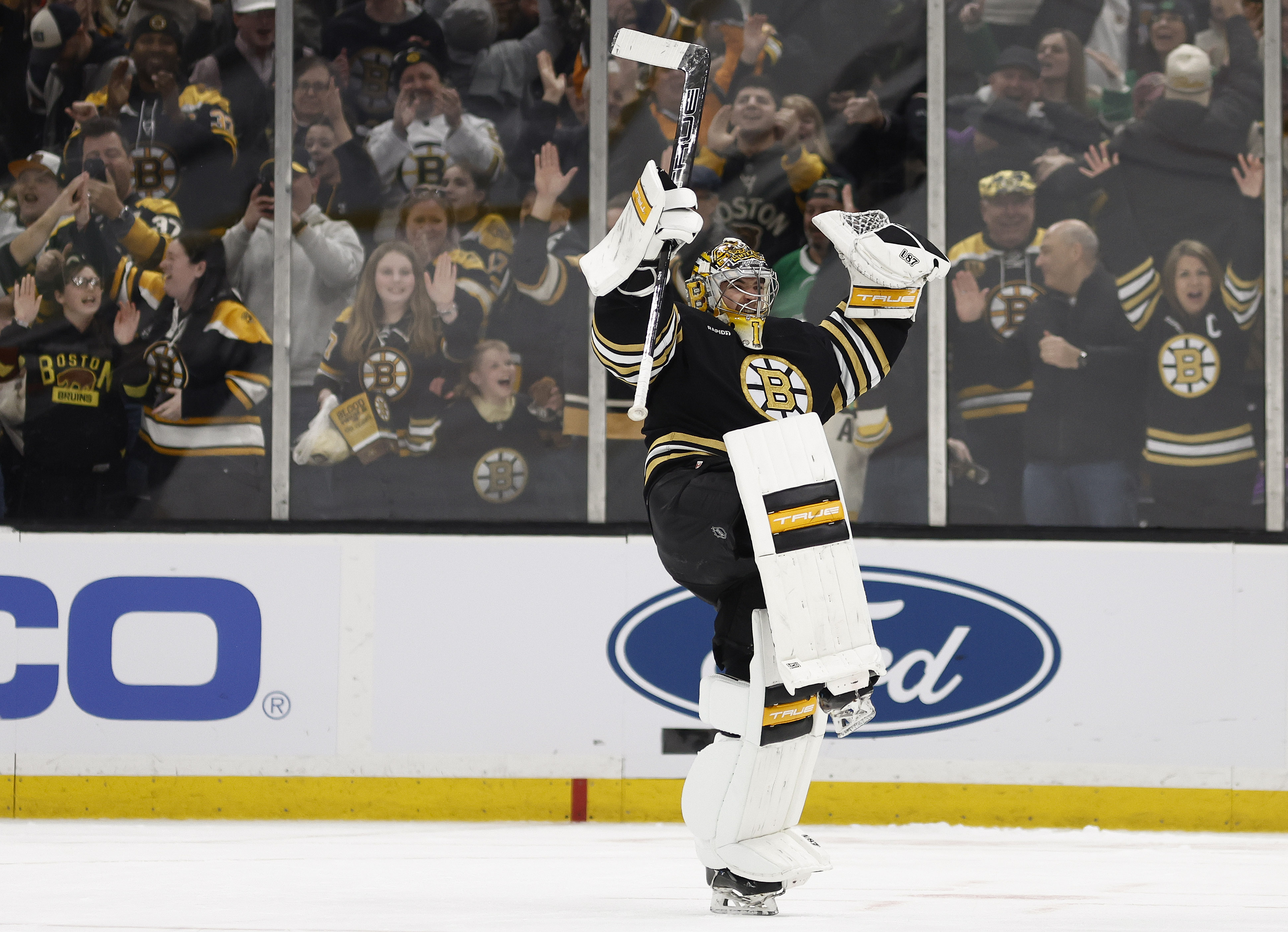 Hot and cold NHL betting teams moneyline and ATS Jeremy Swayman Boston Bruins