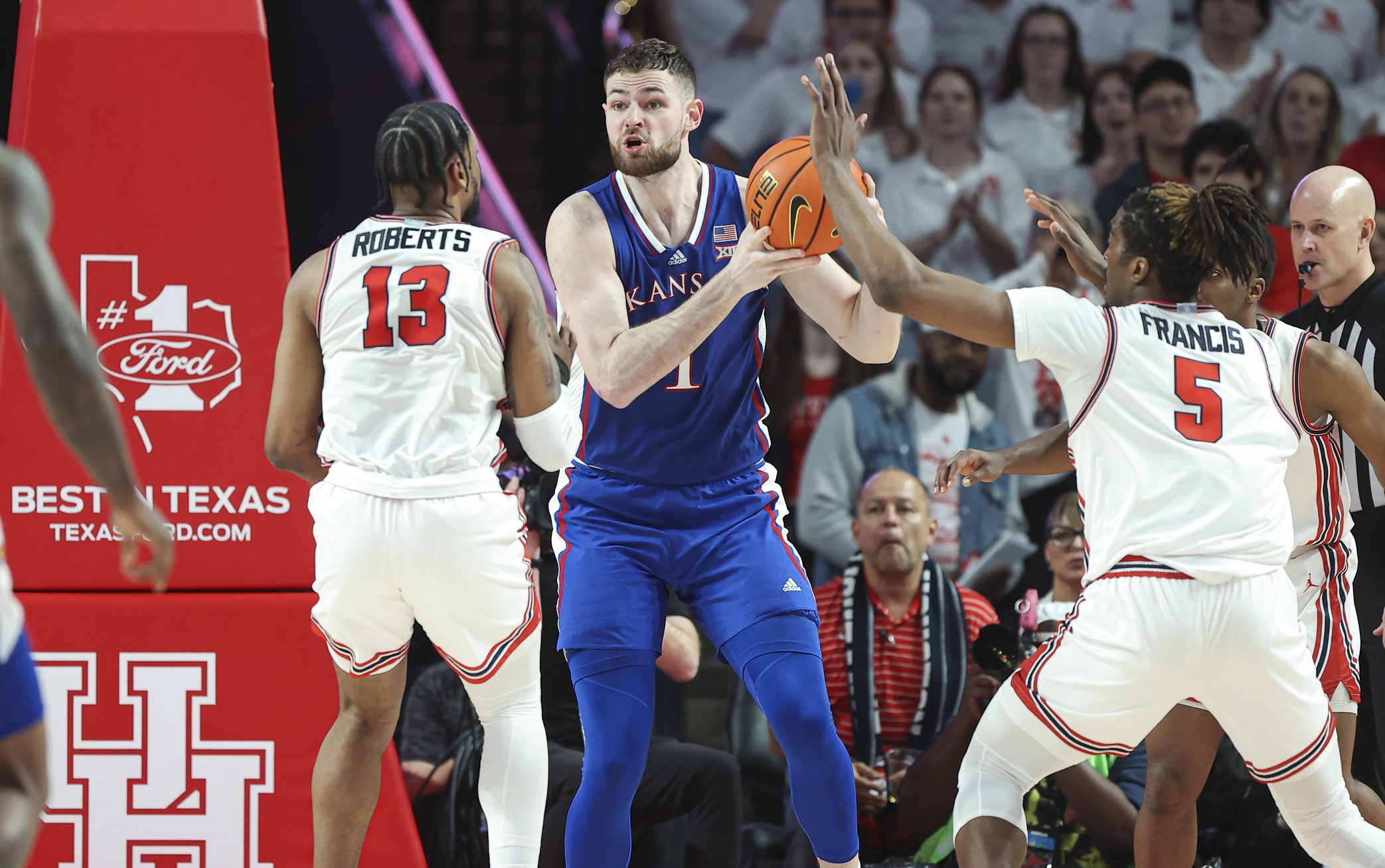 Making bracket picks based on college basketball futures odds Hunter Dickinson Kansas