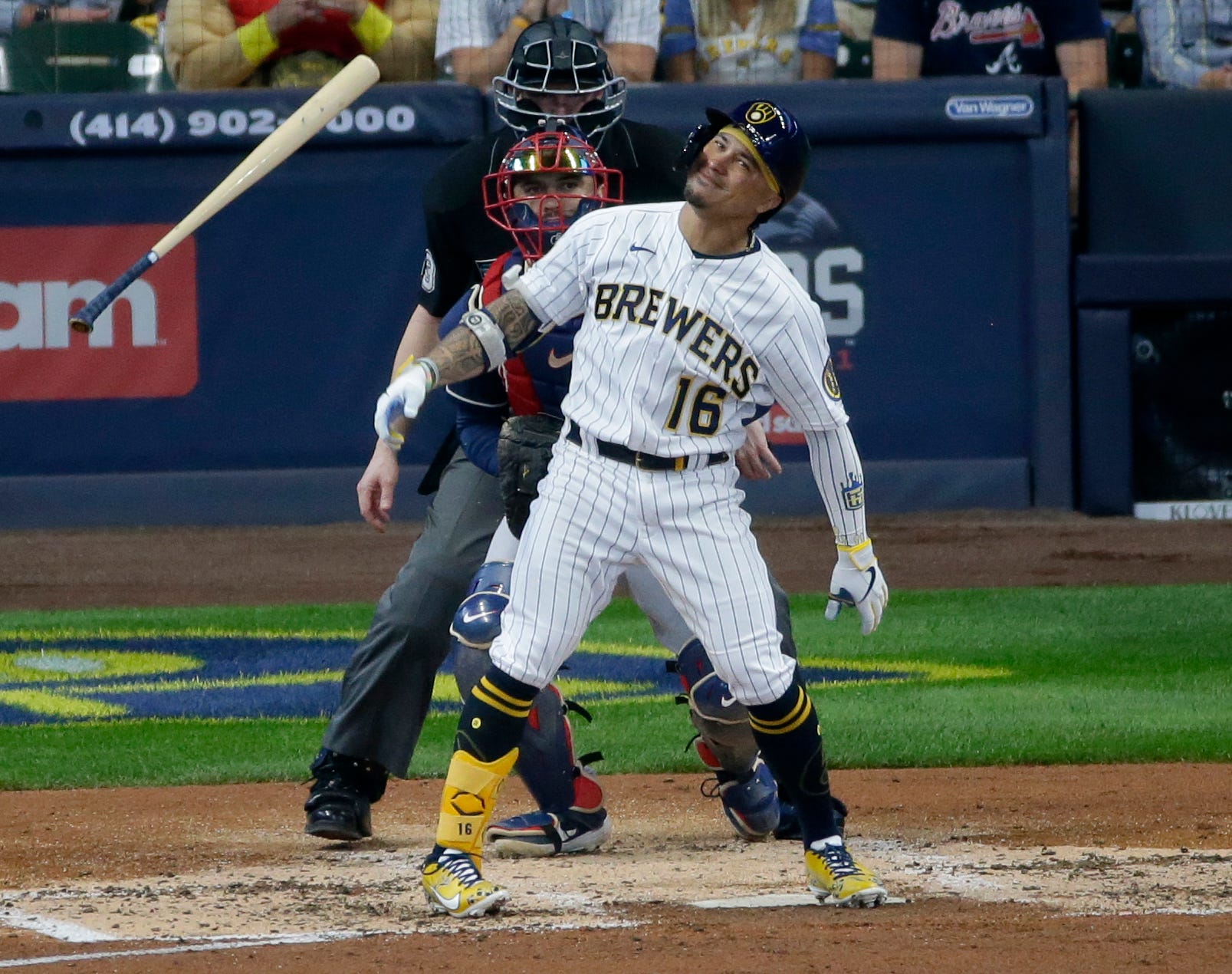 Milwaukee Brewers predictions odds to win World Series Kolten Wong