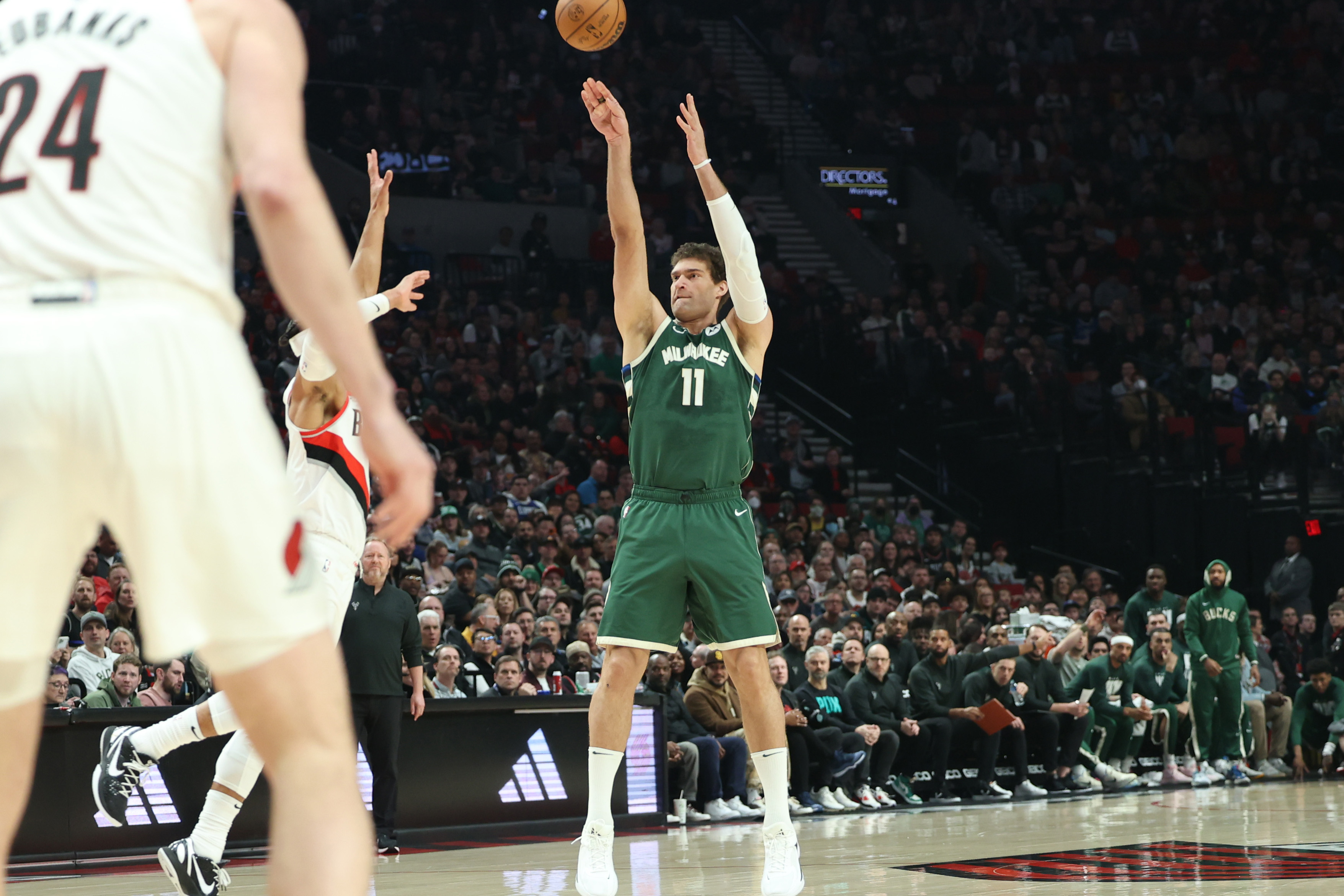Milwaukee Bucks daily betting predictions Brook Lopez