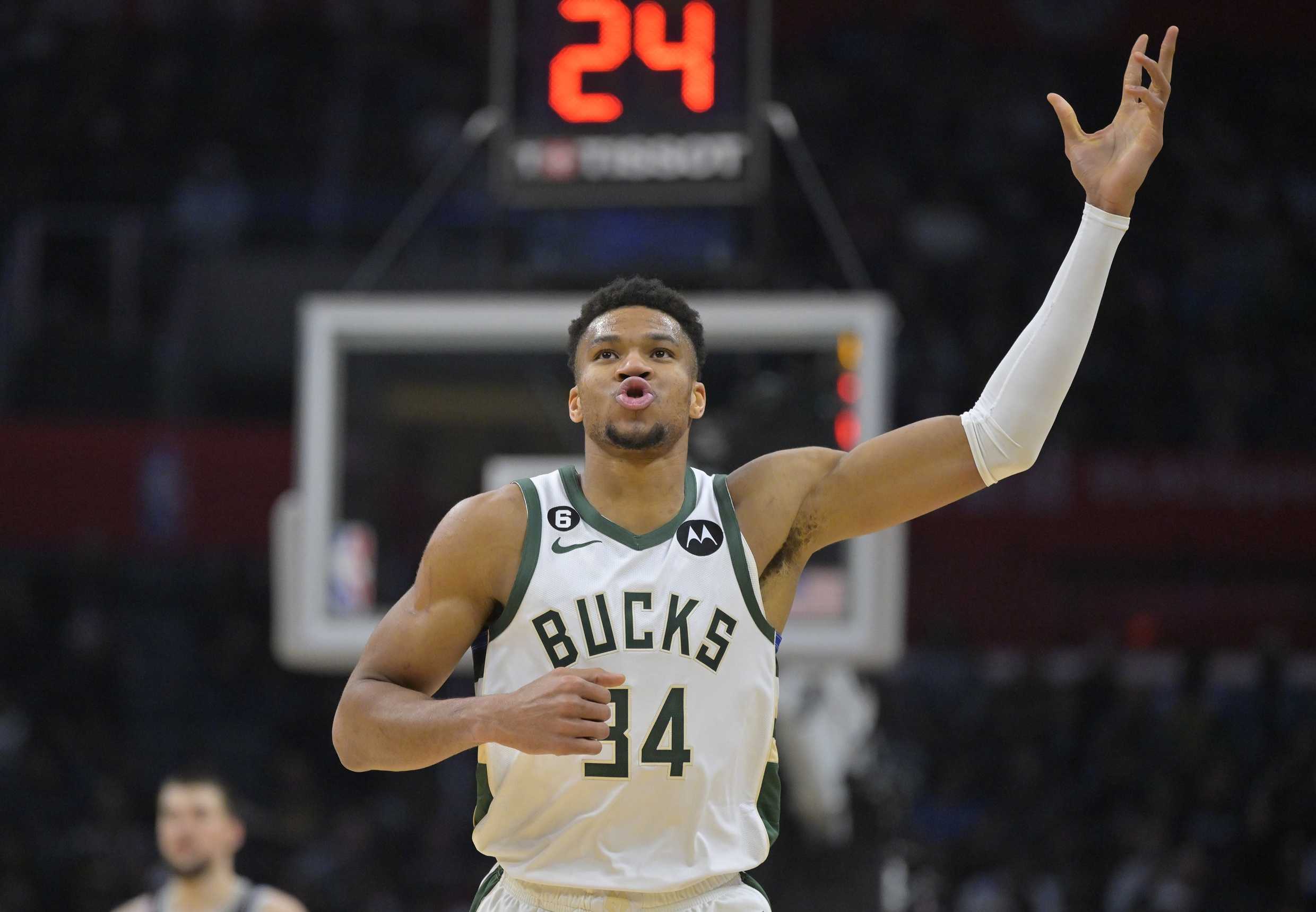 Milwaukee Bucks daily betting predictions Giannis Antetokounmpo