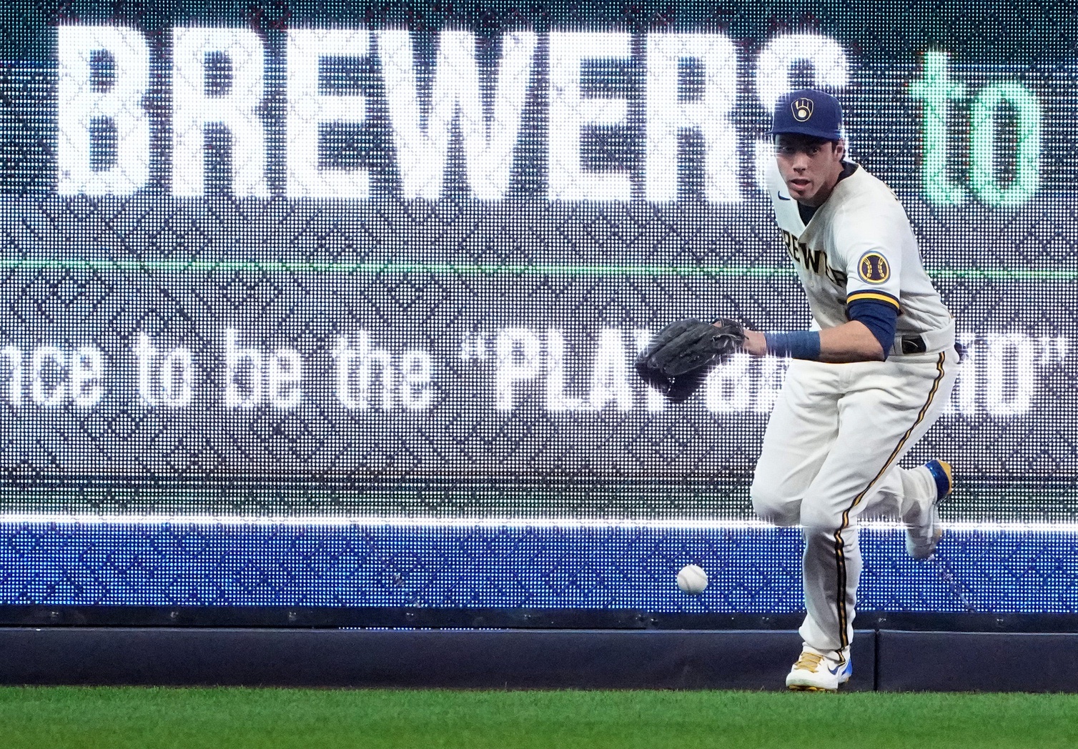 mlb picks Christian Yelich Milwaukee Brewers predictions best bet odds