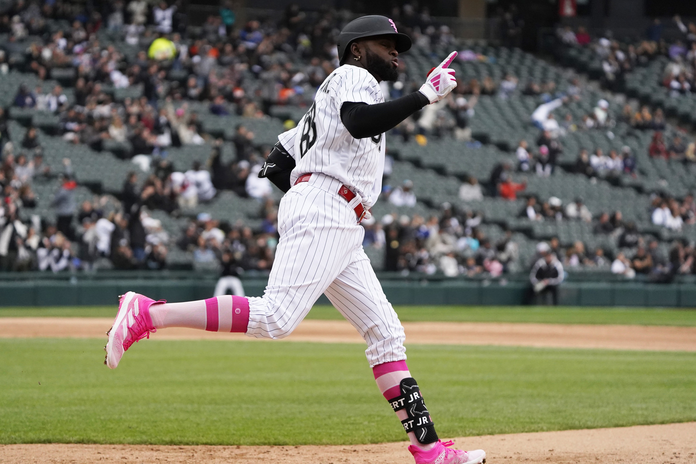 mlb picks Luis Robert Chicago White Sox predictions best bet odds