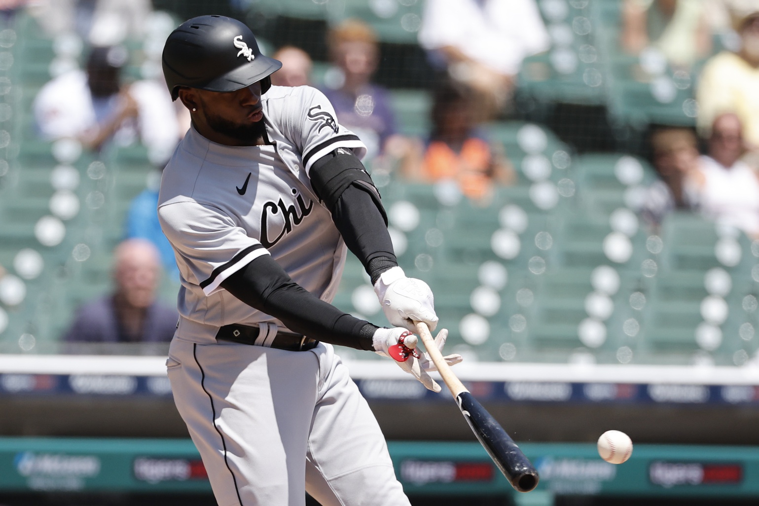 mlb picks Luis Robert Chicago White Sox predictions best bet odds