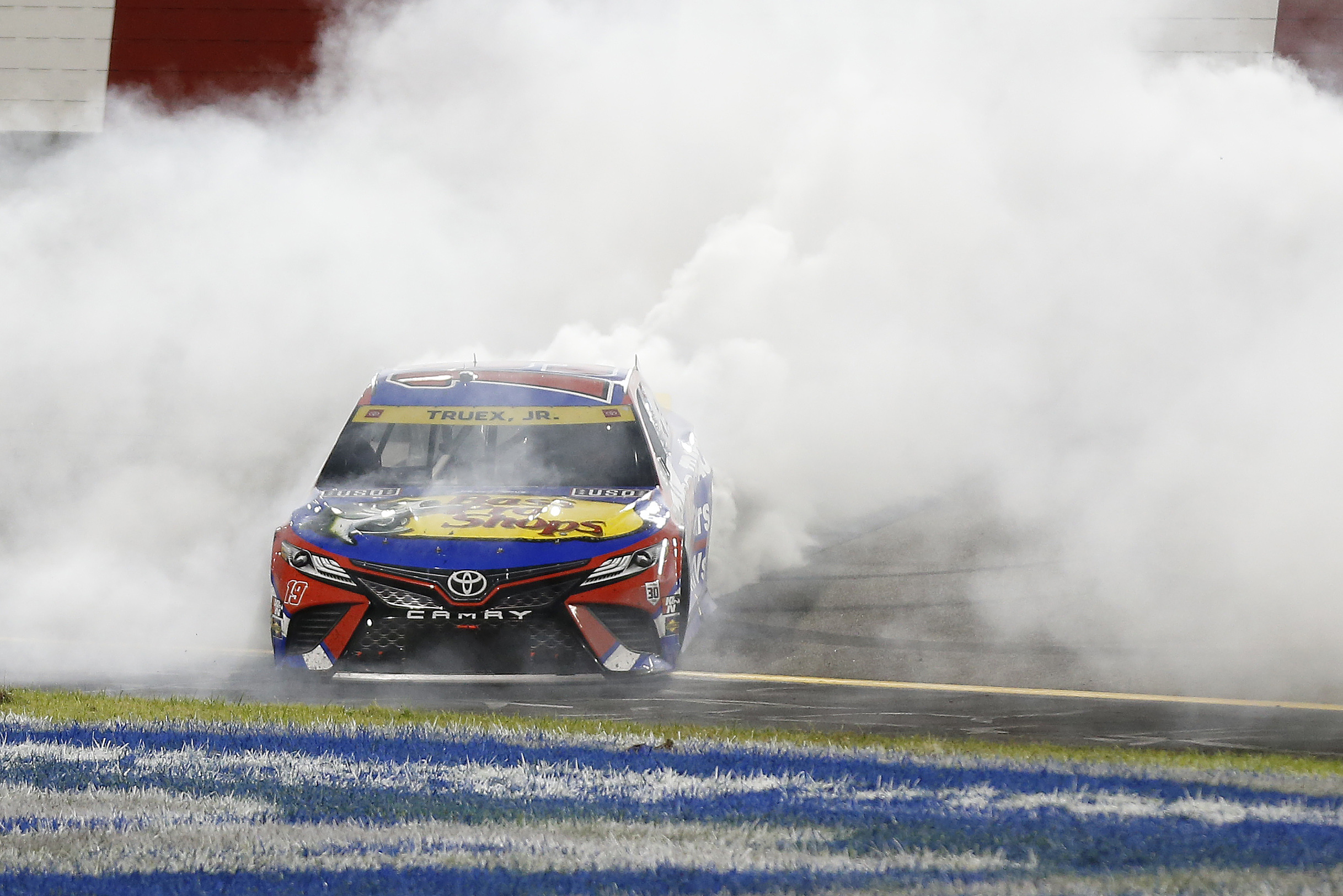 nascar picks Martin Truex Jr predictions best bet odds