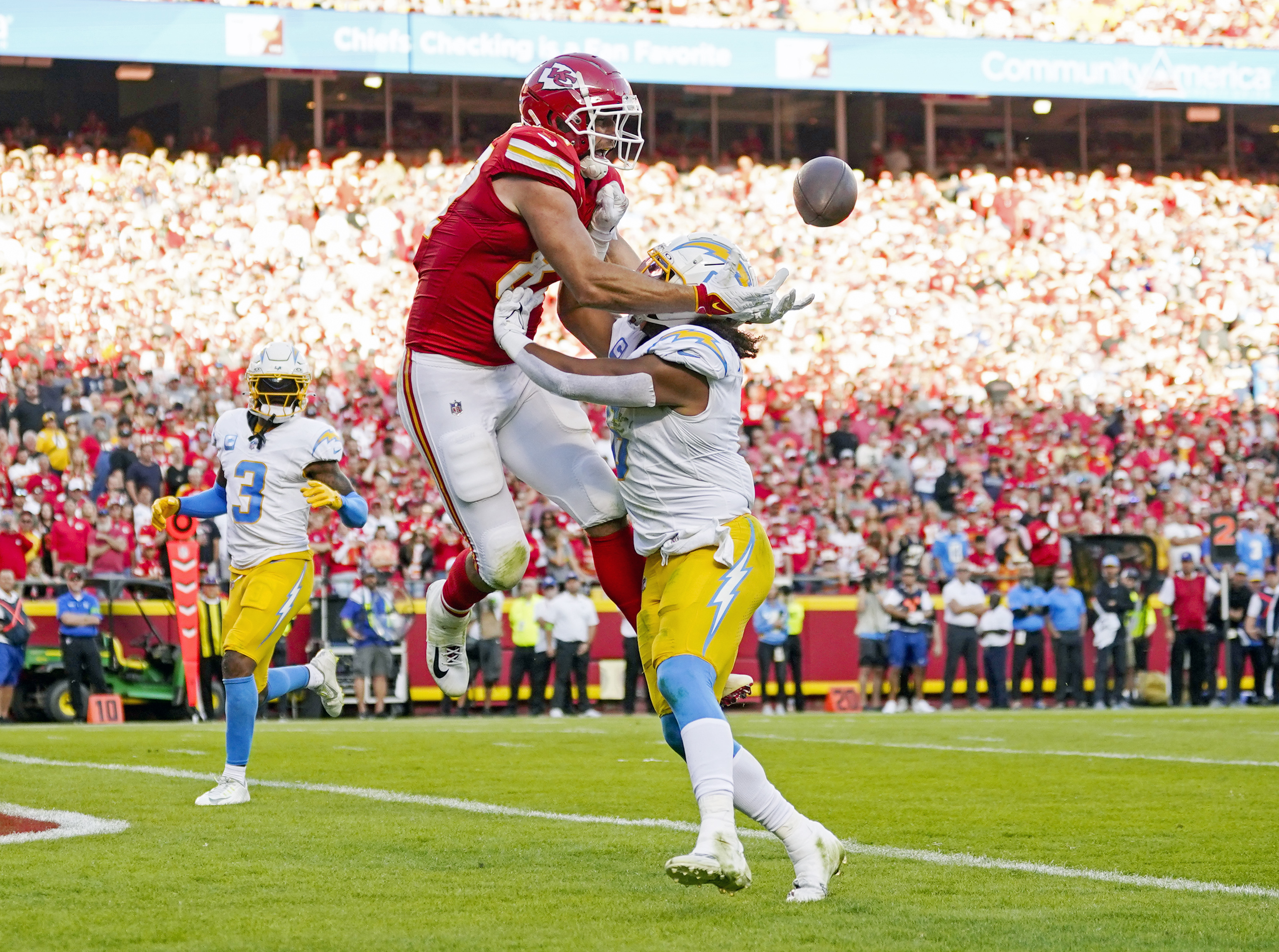 NFL confidence pool picks Week 8 Travis Kelce Kansas City Chiefs
