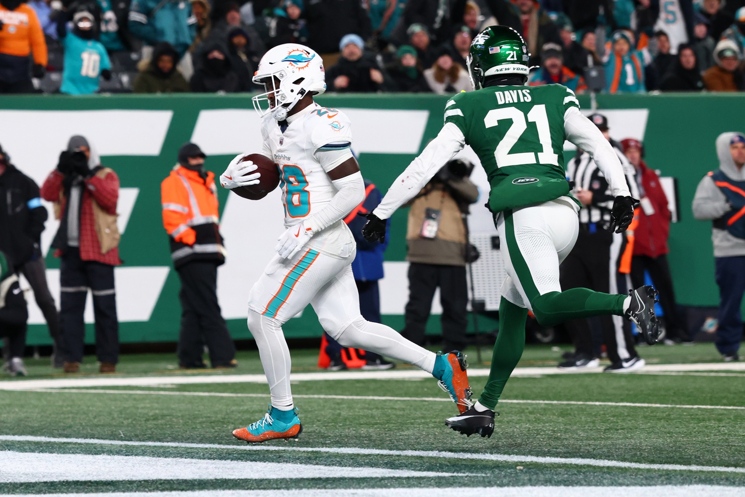 nfl picks De'Von Achane Miami Dolphins predictions best bet odds