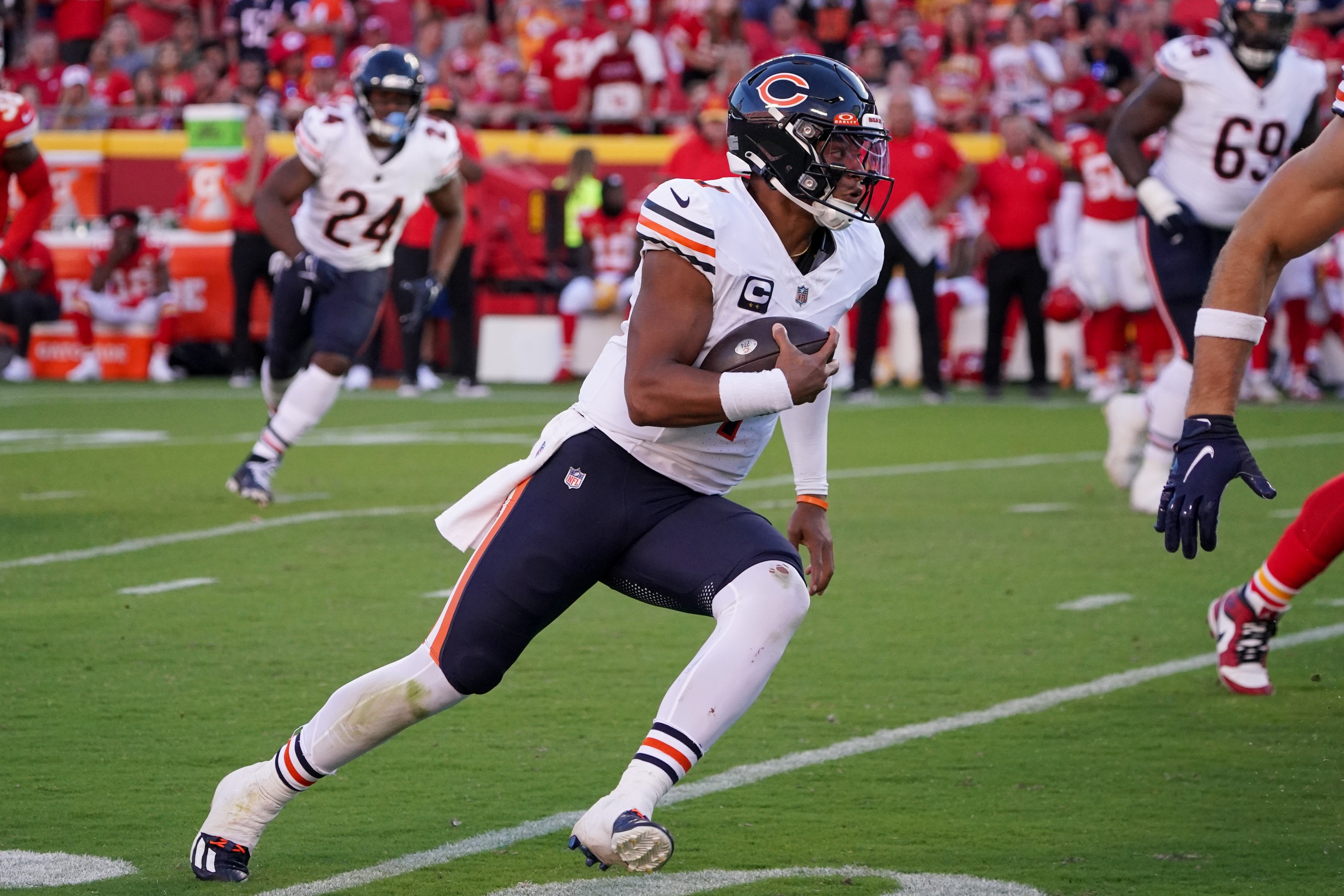 nfl picks Justin Fields Chicago Bears predictions best bet odds