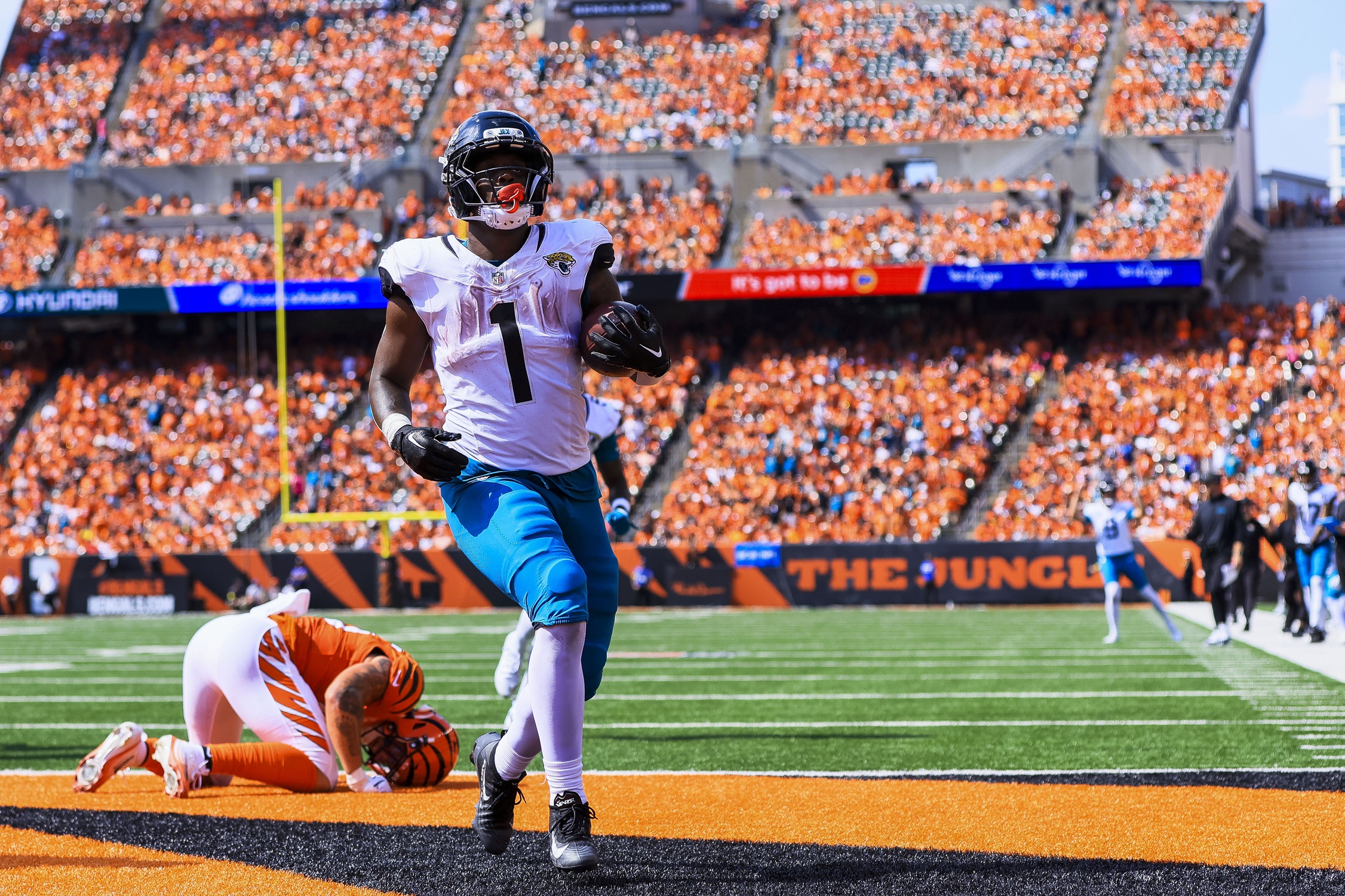 nfl picks Travis Etienne Jacksonville Jaguars predictions best bet odds