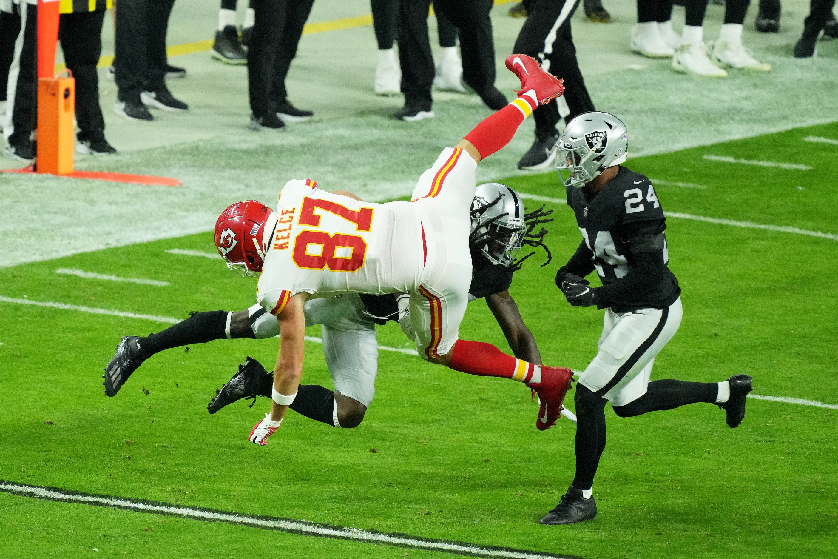 NFL survivor pool picks Travis Kelce Kansas City Chiefs Week 11 predictions