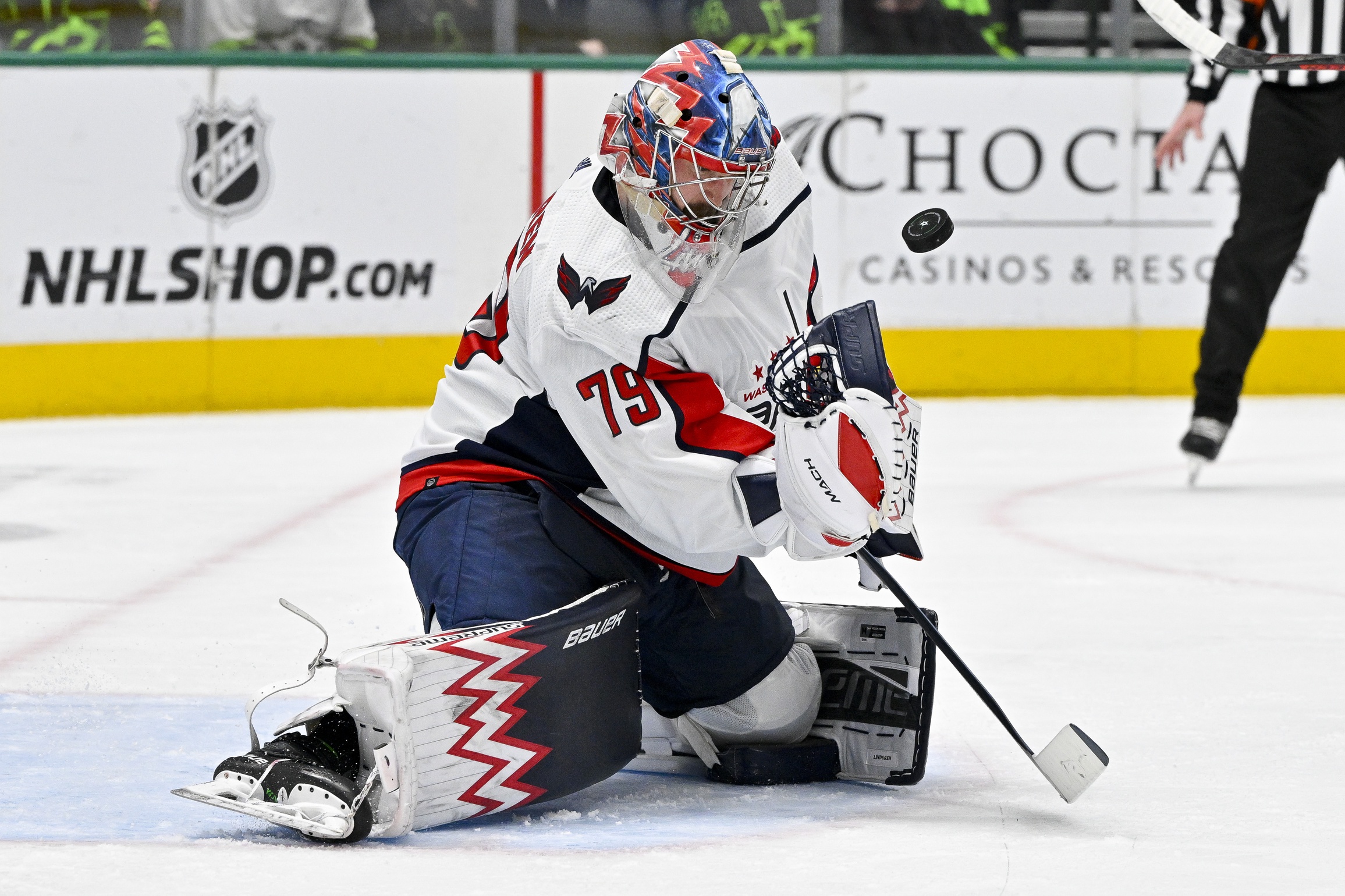 NHL totals betting advice for hot and cold over vs under teams Charlie Lindgren Washington Capitals
