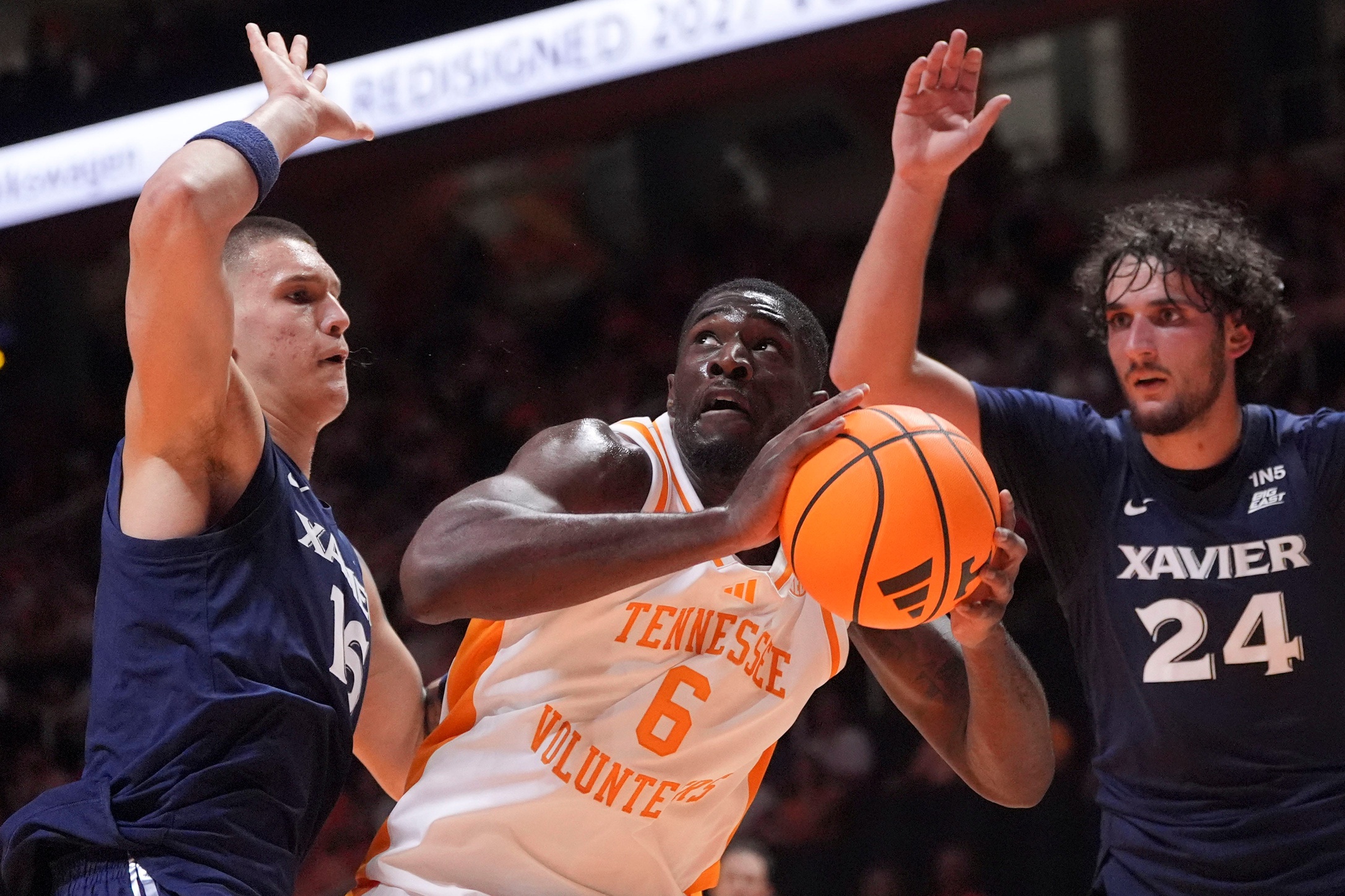 Tennessee Volunteers basketball prediction DeWayne Brown II