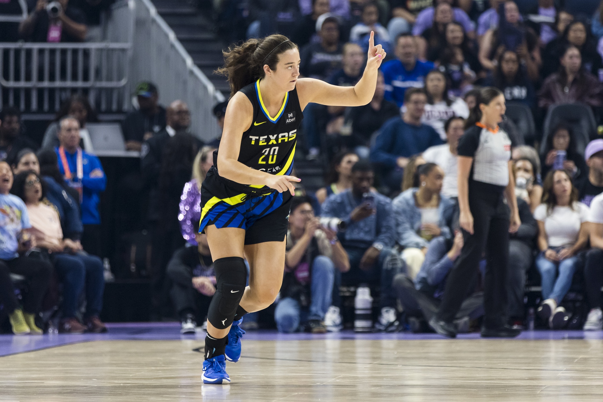 wnba picks Maddy Siegrist Dallas Wings predictions best bet odds