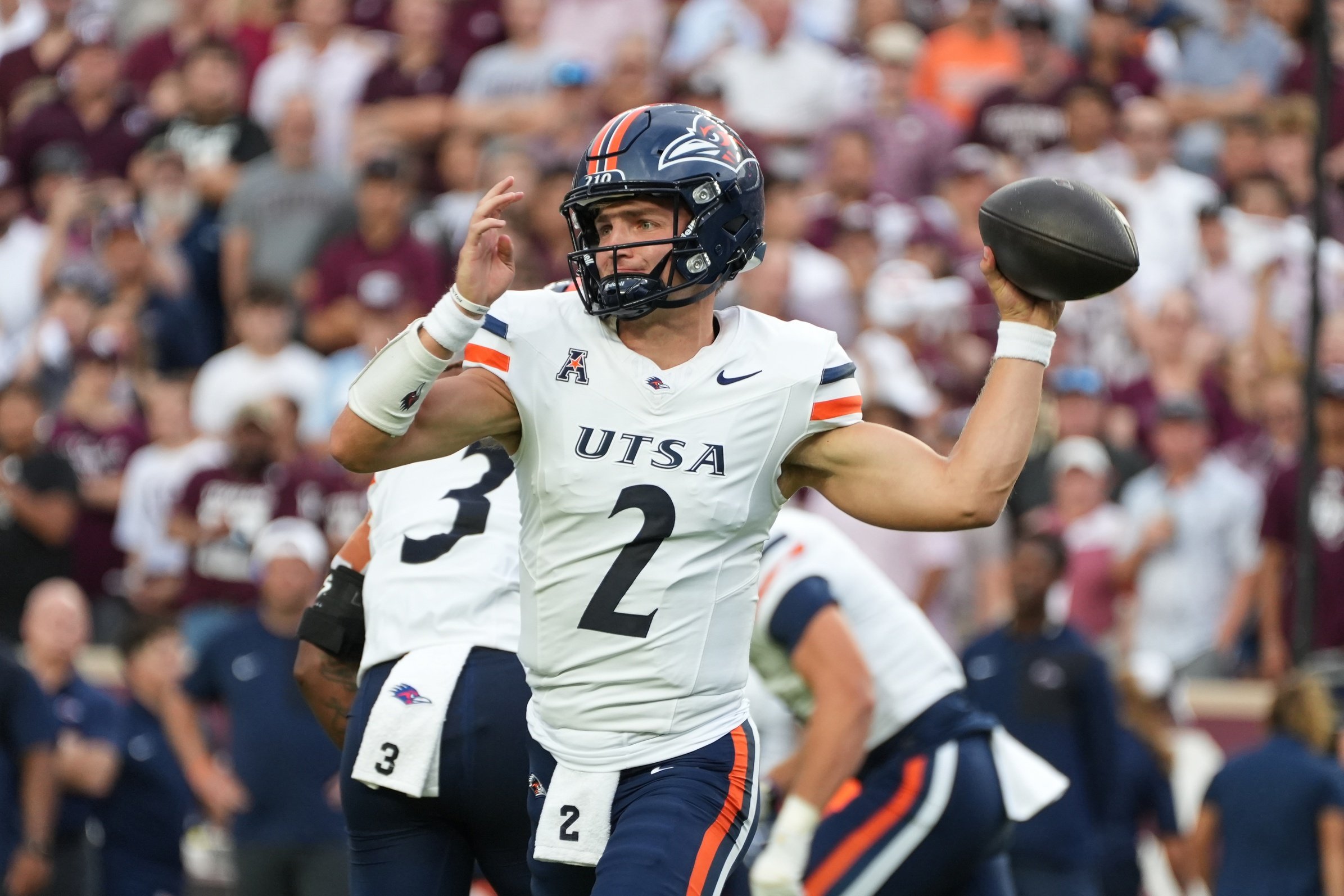 college football picks Owen McCown UTSA Roadrunners predictions best bet odds