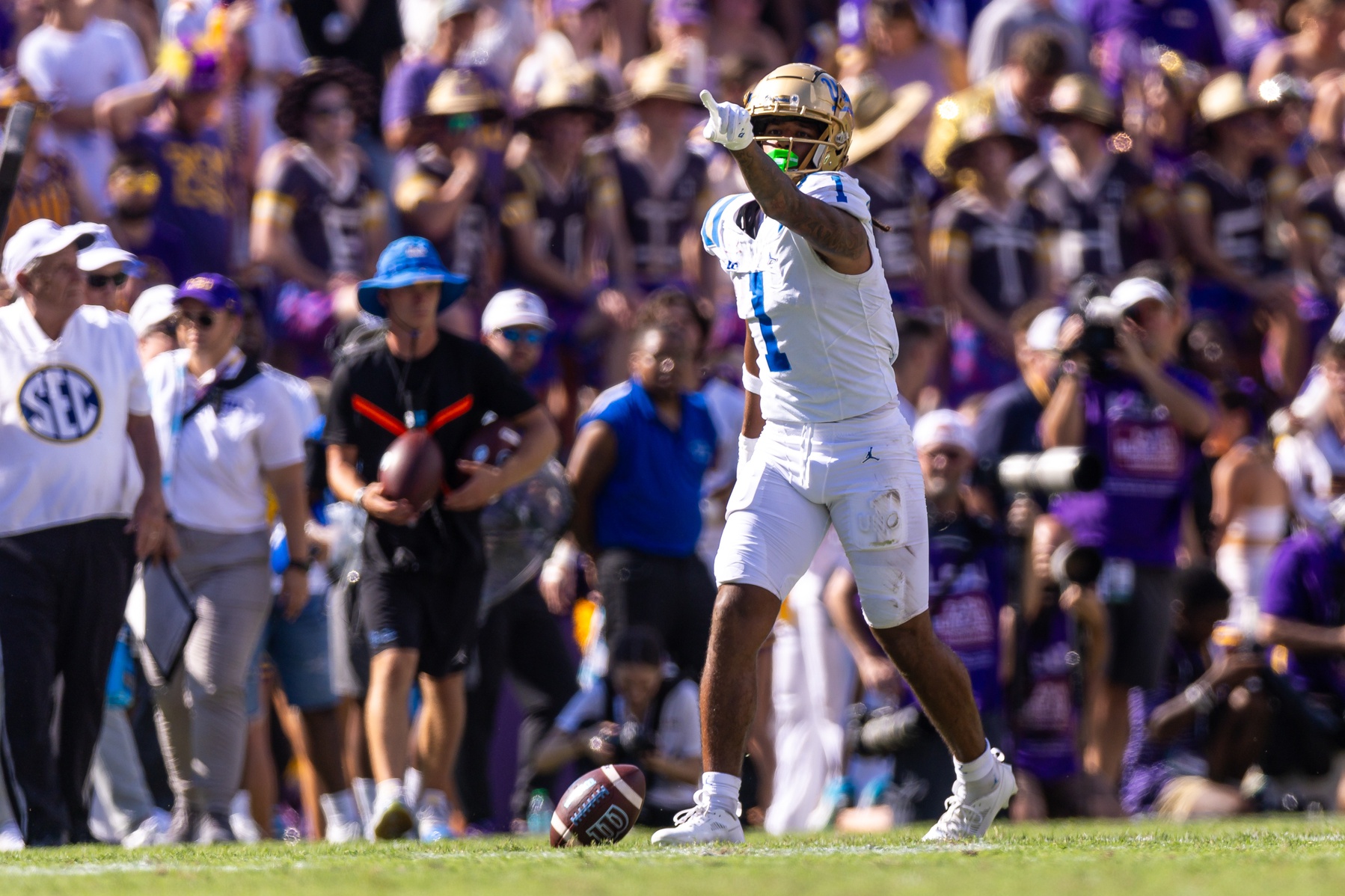 college football picks Rico Flores UCLA Bruins predictions best bet odds
