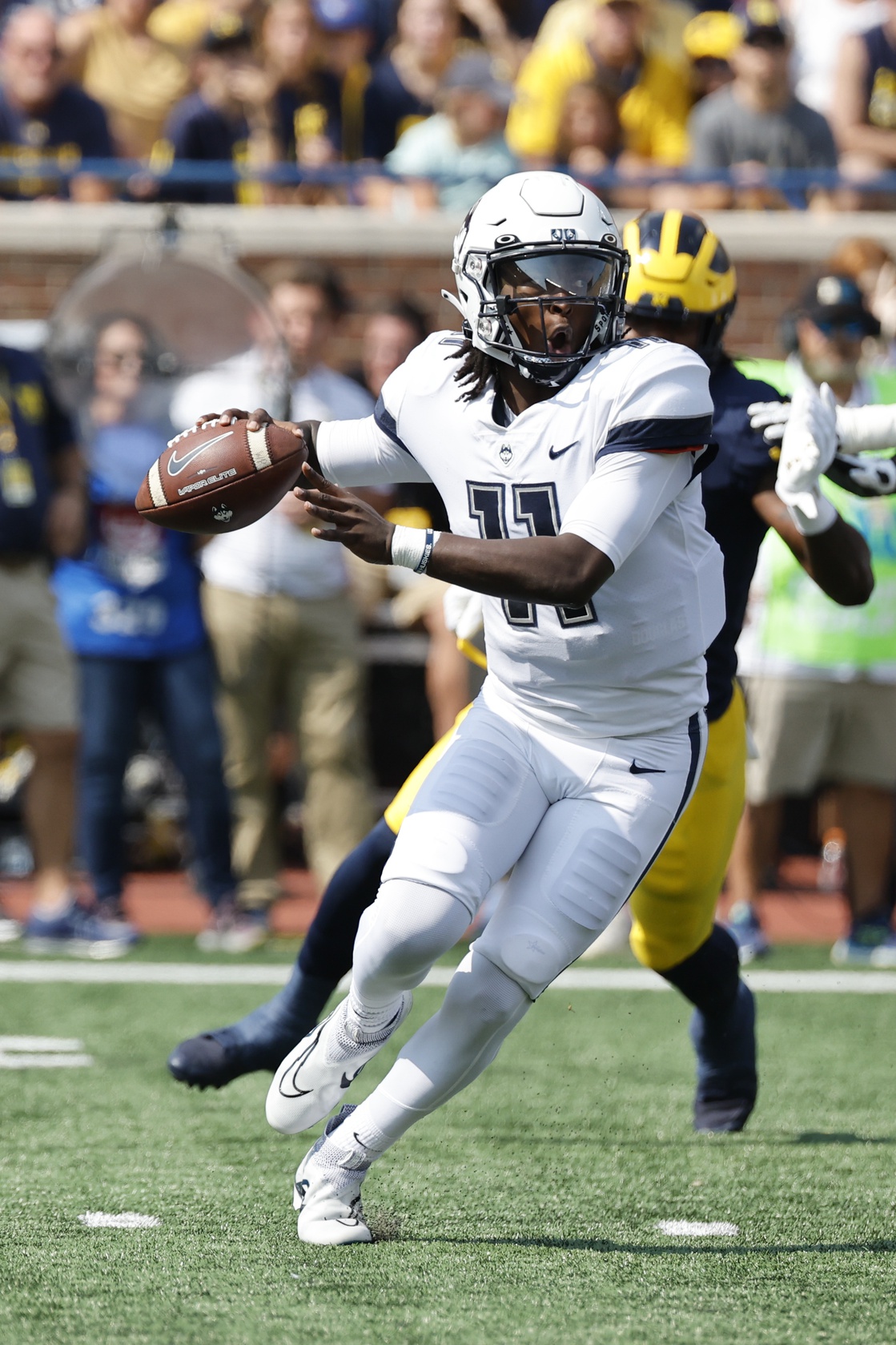 college football picks Zion Turner connecticut huskies predictions best bet odds