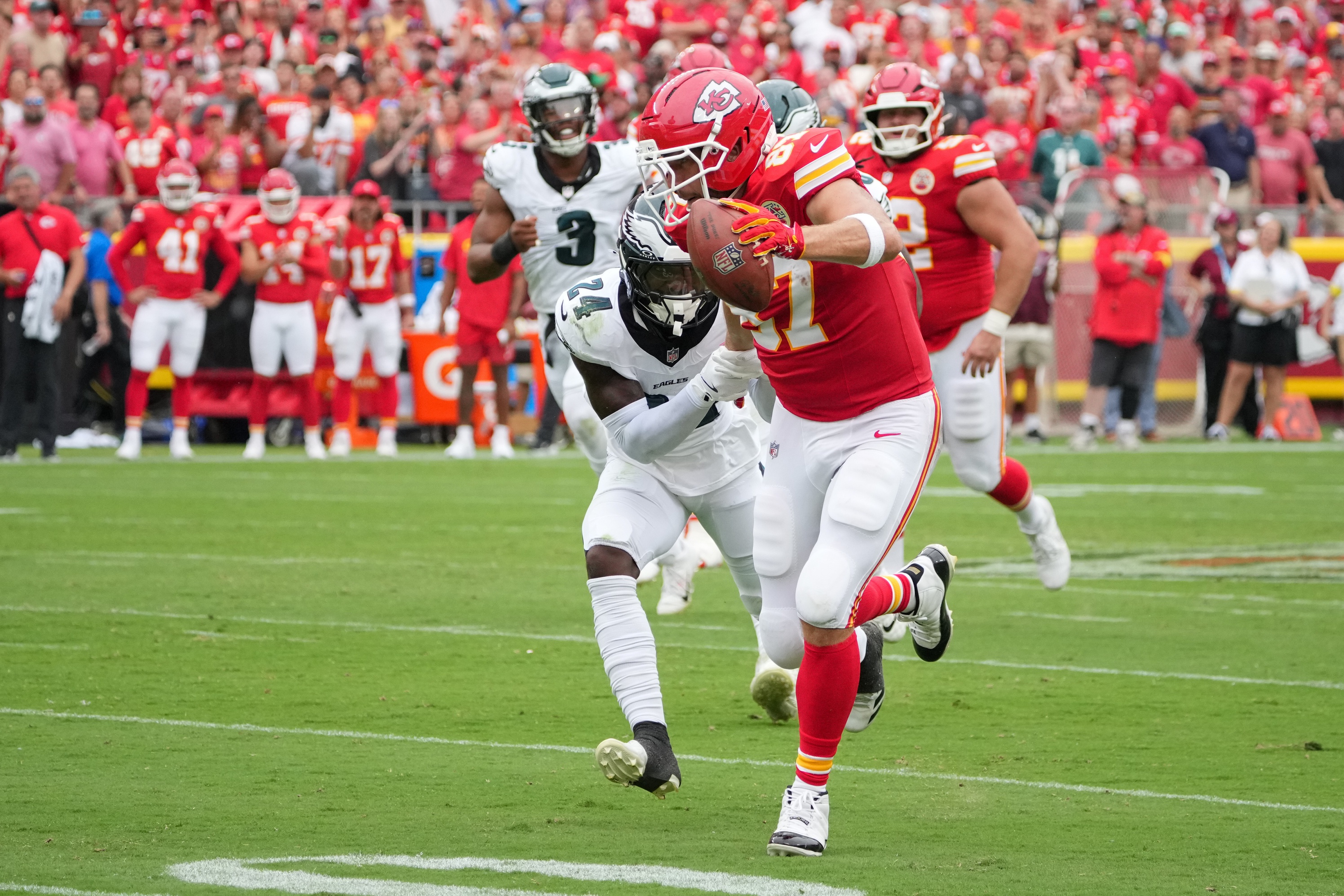 Sunday Night Football picks Kansas City Chiefs at New York Giants Travis Kelce