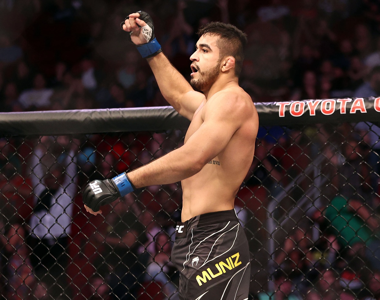 ufc picks Andre Muniz predictions best bet odds
