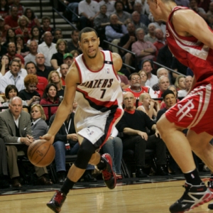 Brandon Roy will have to lift himself up as he has flu-like symptoms but his team faces elimination tonight against the Rockets.