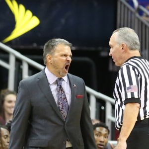 New Mexico State Aggies head coach Chris Jans