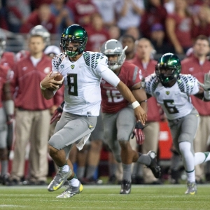 Oregon quarterback #8 Marcus Mariota